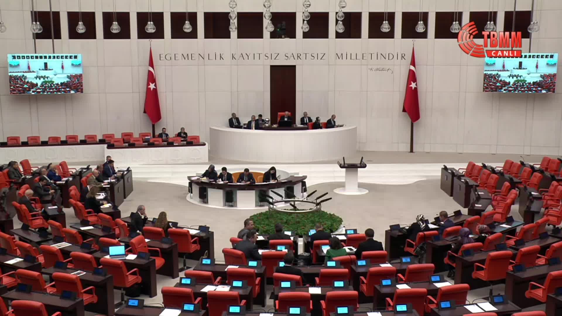TBMM Genel Kurulu'nda “yemek” tartışması... AK Partili Özlem Zengin: Gerekirse restoranları kapatalım, CHP'li Başarır: Sorun maaş adaletsizliği