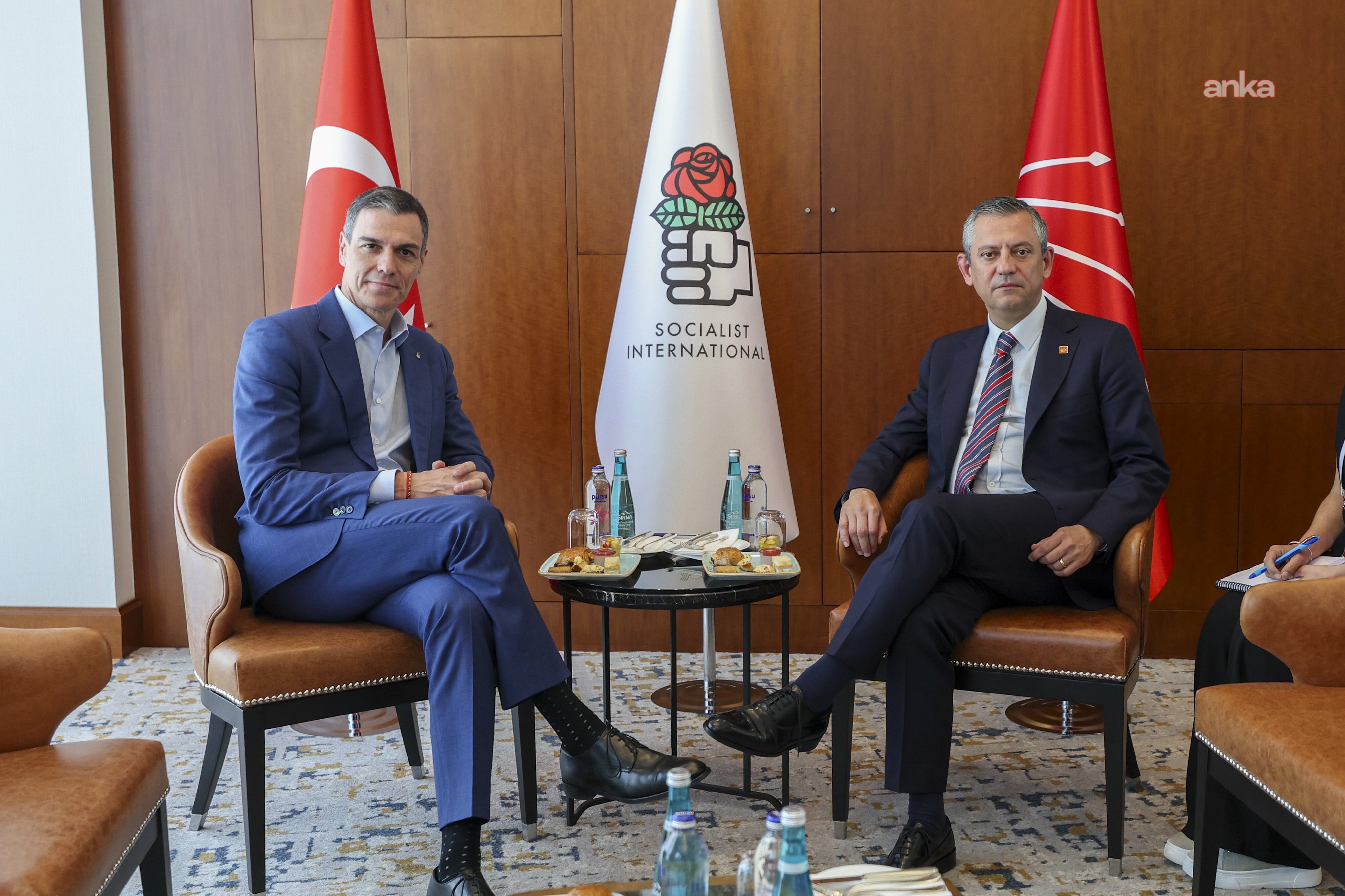 Özgür Özel'den İspanya Başbakanı Sanchez'e destek mesajı