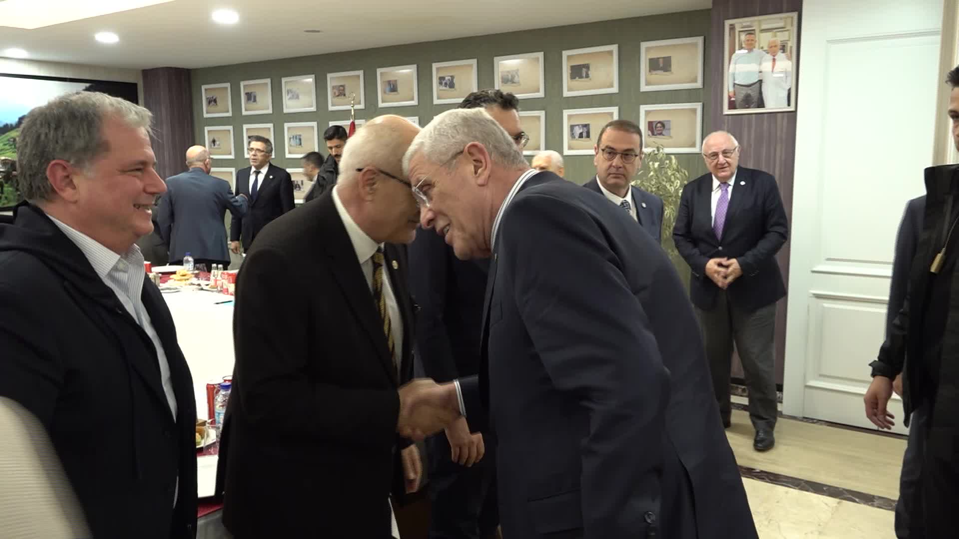 Dervişoğlu, İYİ Partili eski ve mevcut milletvekilleriyle iftarda buluştu