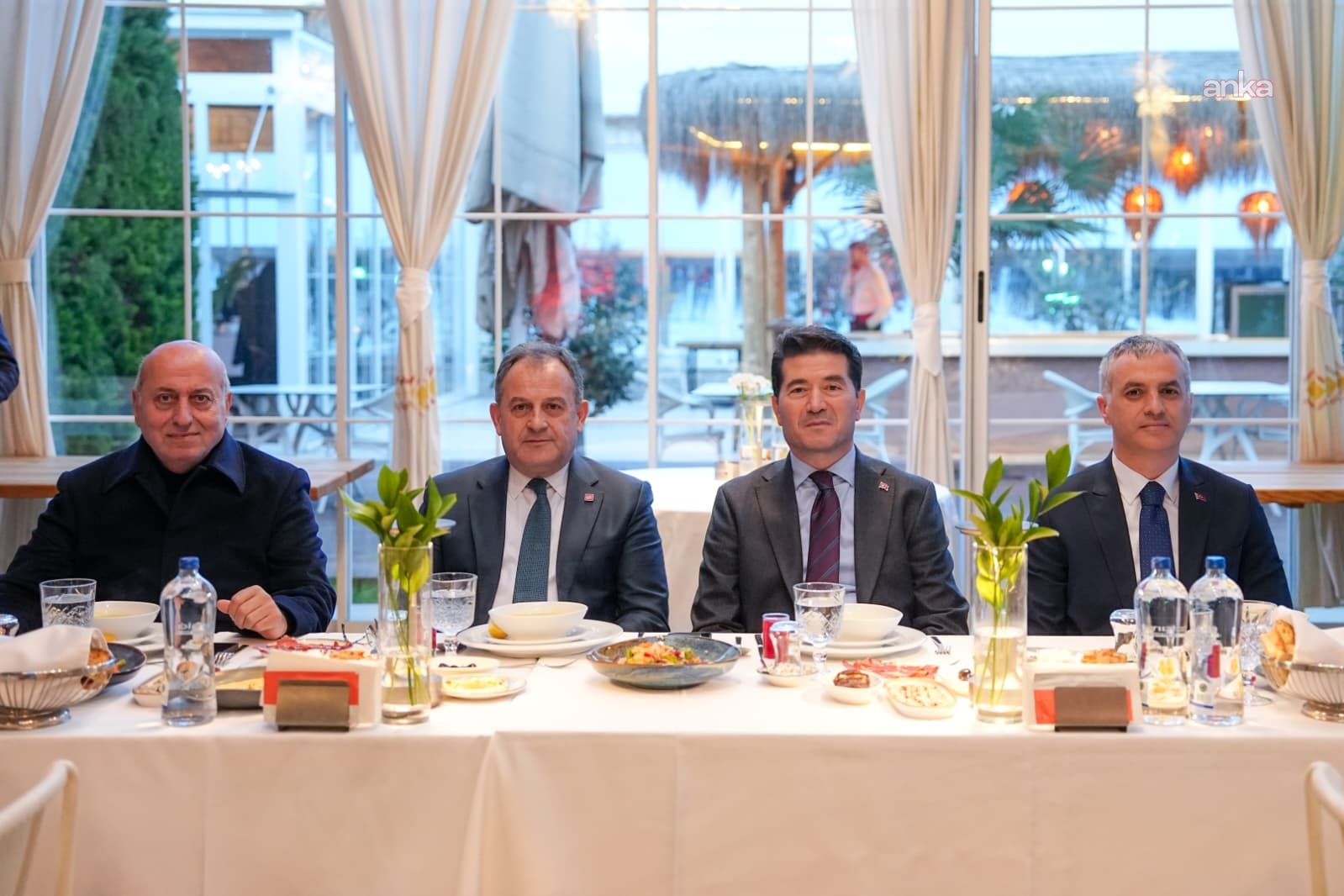 Ortahisar Belediye Başkanı Kaya, partilileri iftarda ağırladı: "Eğer biz pes edersek bu ülkenin umudu da yok olur"