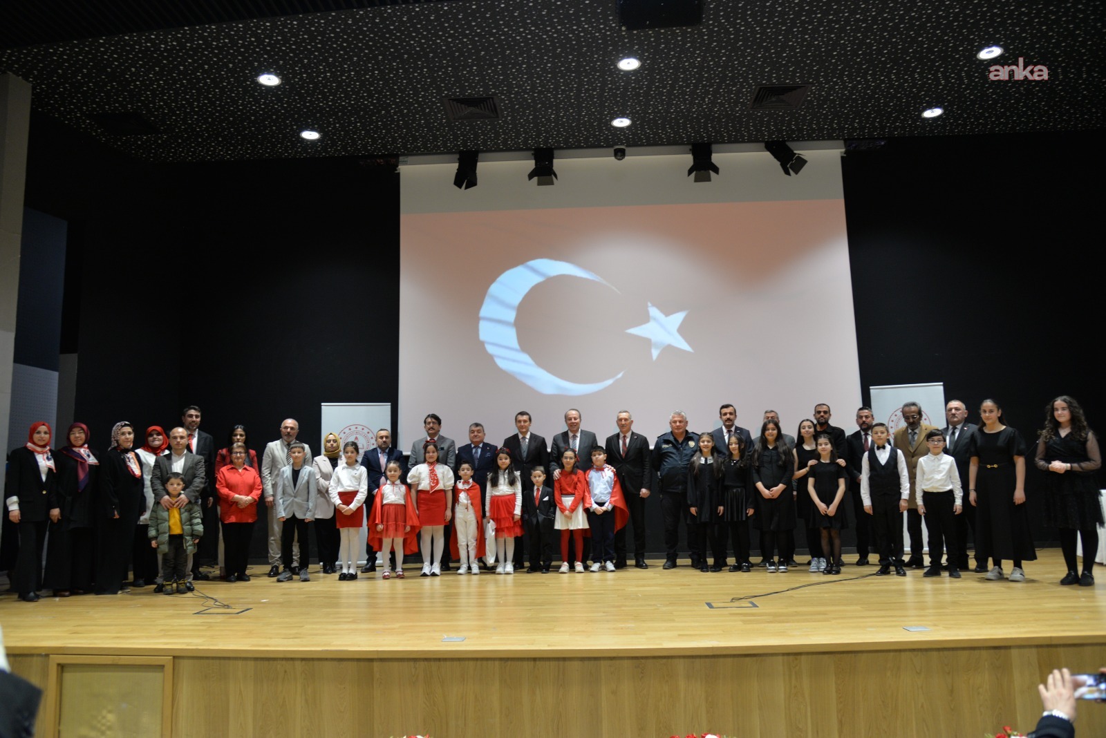 Kahramankazan'da üç nesil aynı sahnede... İstiklal Marşı coşkusu