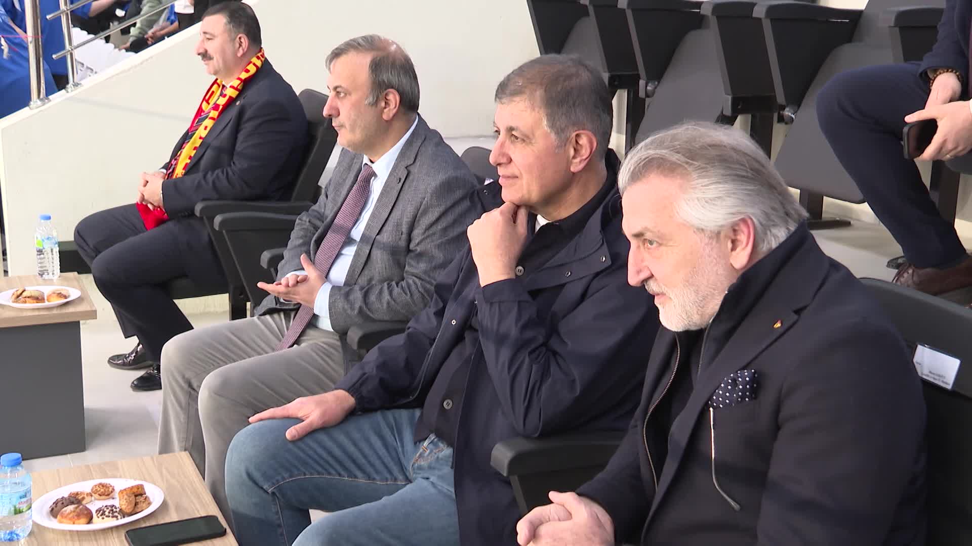 Göztepe’nin Avrupa zaferine Başkan Tugay da eşlik etti