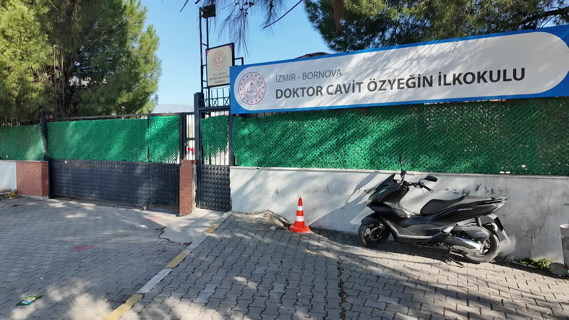 Bornova Belediye Başkanı Eşki, hayat bilgisi dersinde yerel yönetimleri anlattı