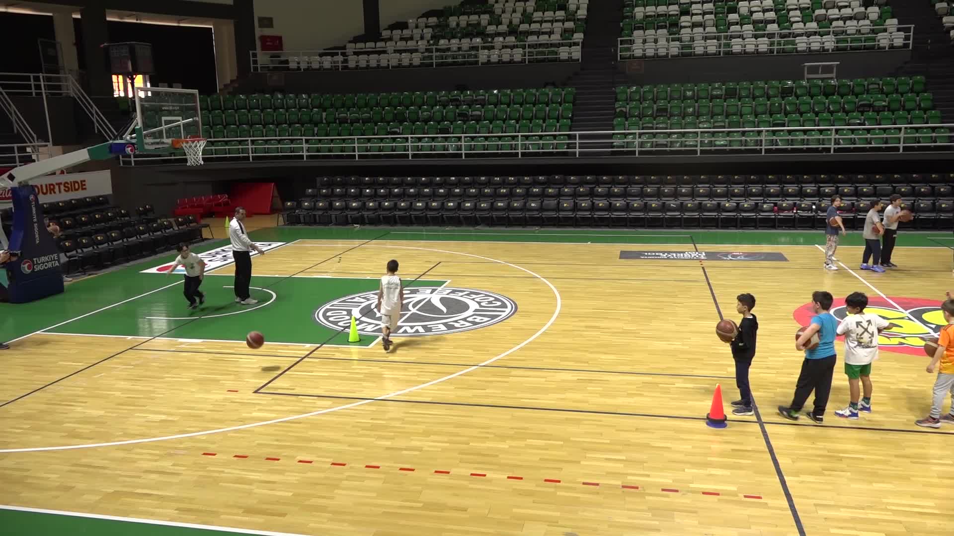 Bornova’da çocuklar sporla büyüyor