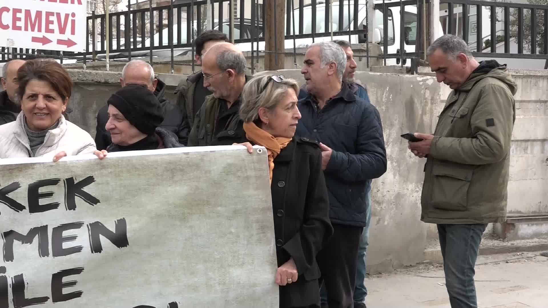 İHD'den 8 Mart açıklaması: “Kadına yönelik şiddet, çeşitli uygulamalarla adeta meşrulaştırılmaktadır"