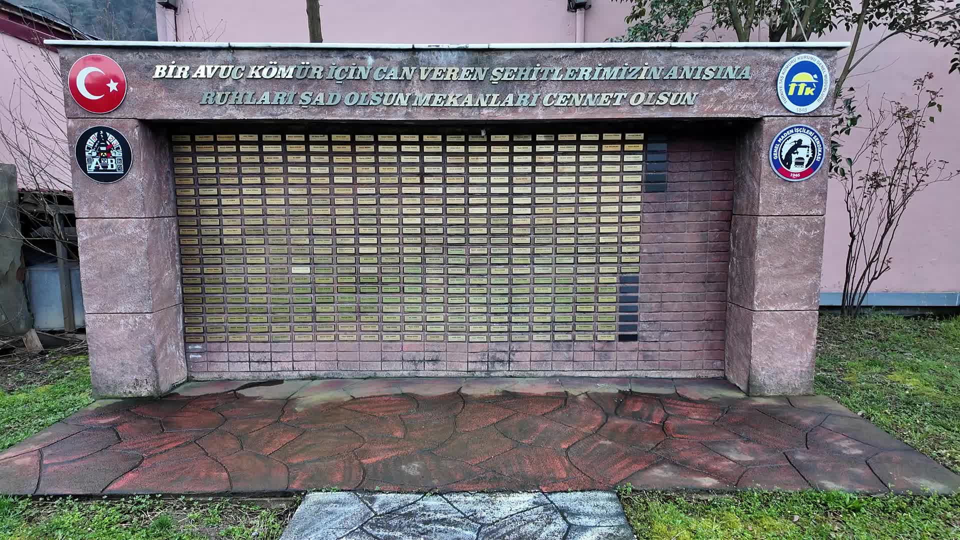 Zonguldak'ta Armutçuk grizu faciasında hayatını kaybeden 103 madenci anıldı