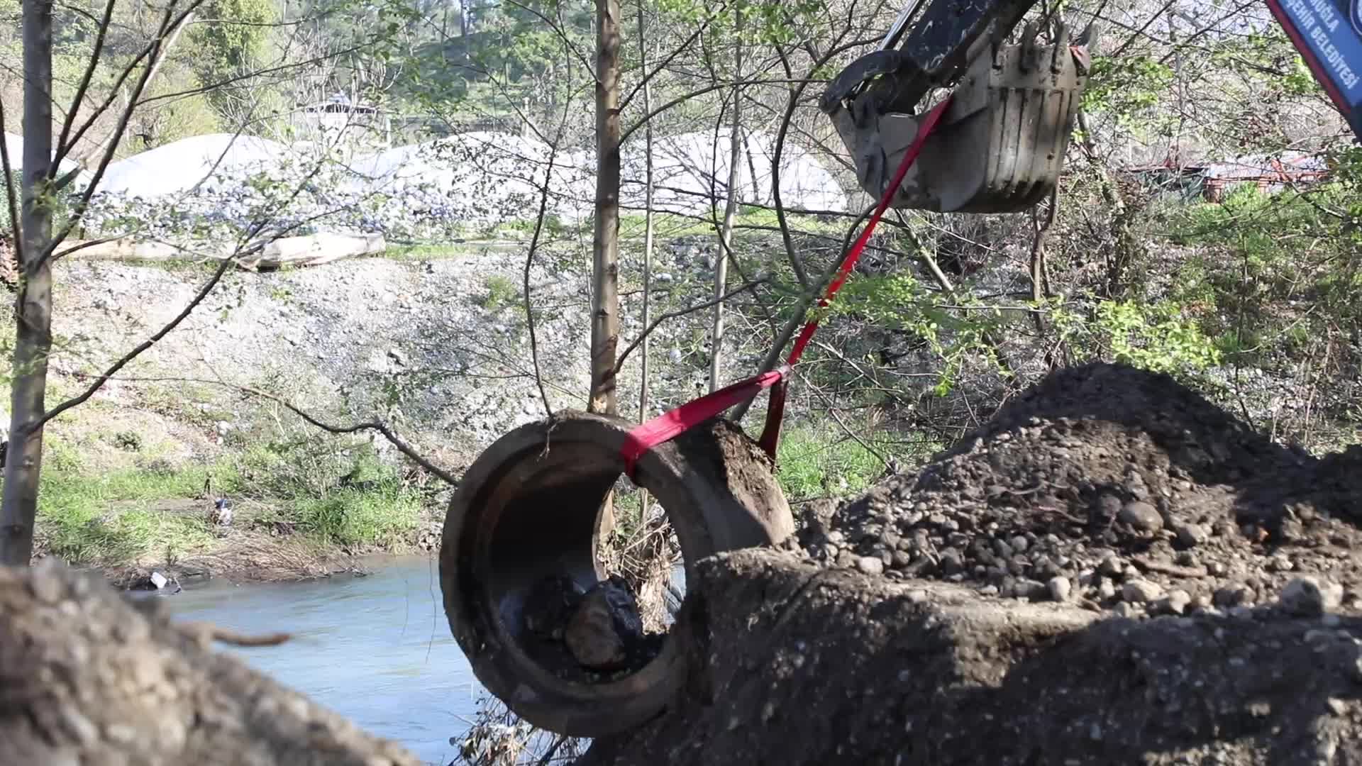 Muğla Büyükşehir Belediyesi, Köyceğiz’de yağıştan etkilenen vatandaşlara desteklerini sürdürüyor