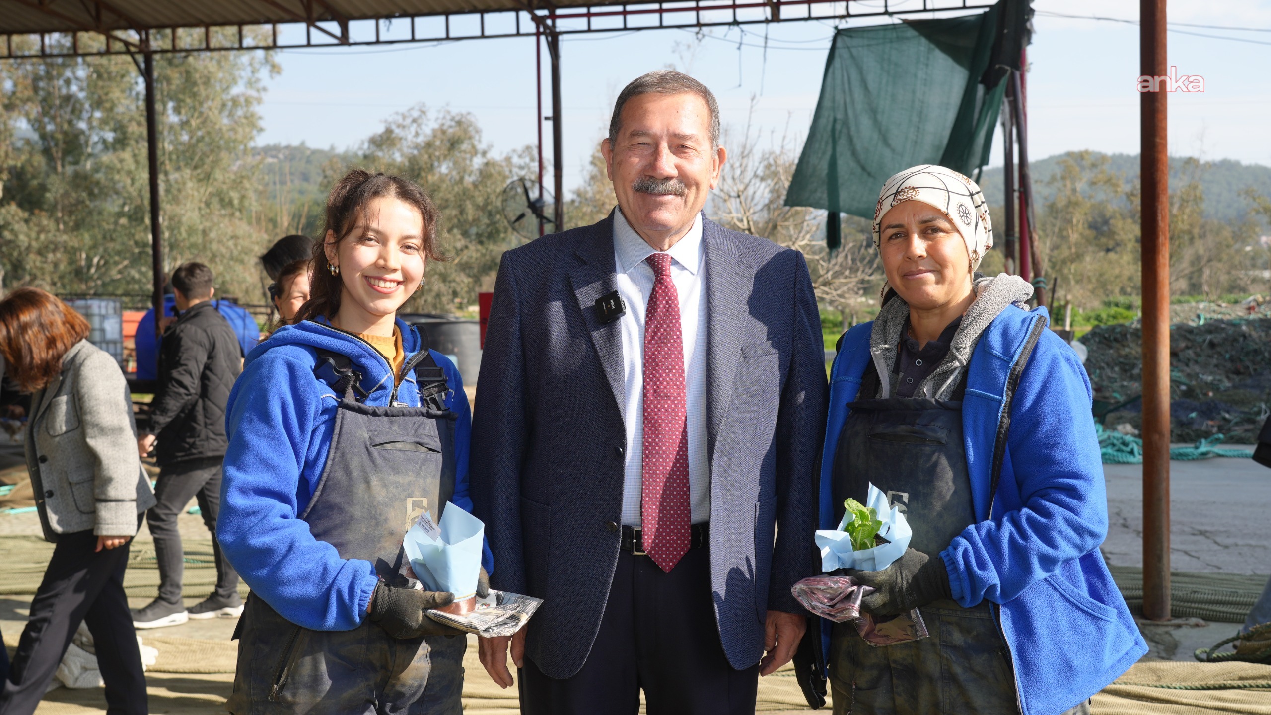 Milas Belediye Başkanı Topuz, balık ağı firmalarında çalışan kadınların gününü kutladı