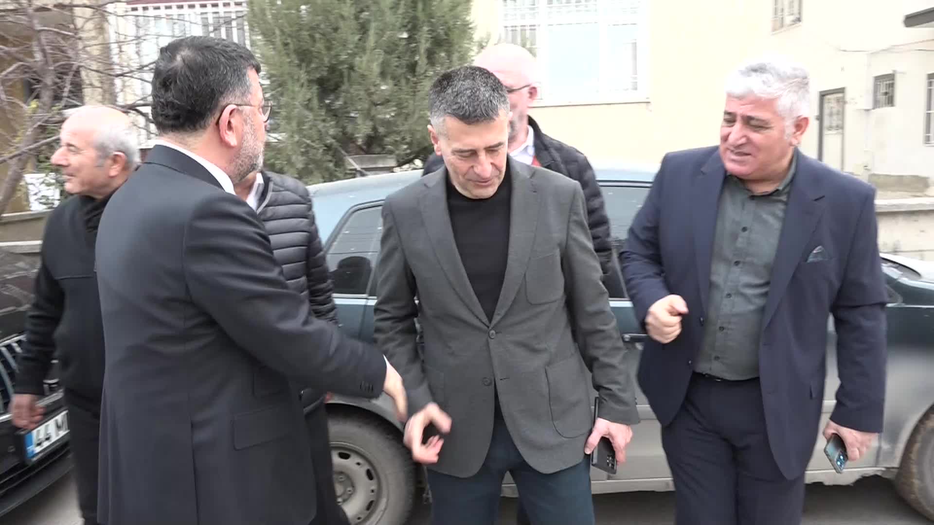Veli  Ağbaba, Eğitim-İş Malatya Şubesi'ni ziyaret etti: “Türkiye’de eğitimden memnun olan bir tane aile yok”