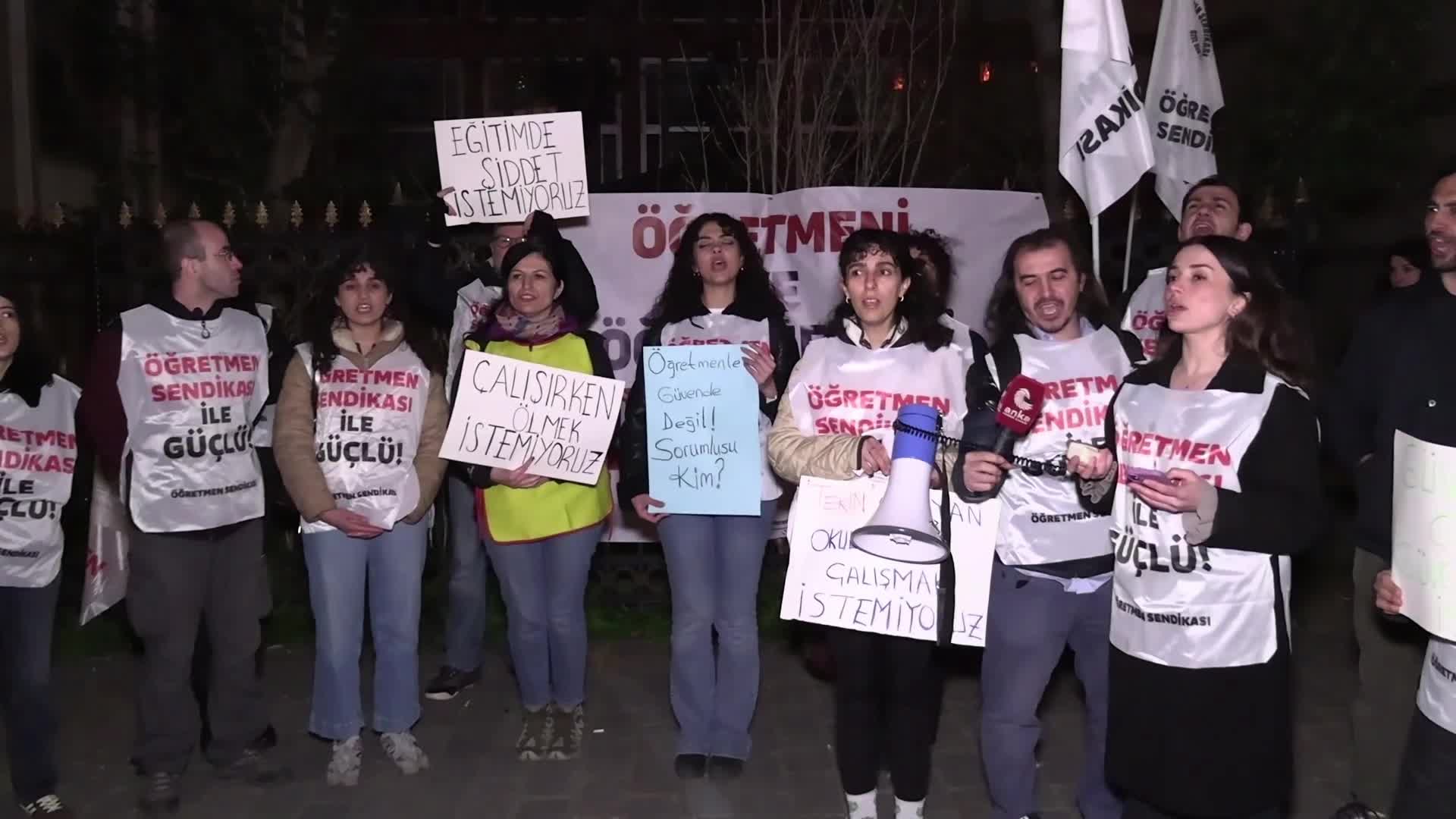 Öğretmenlerden öldürülen Fatma Nur Çelik için "Yas Nöbeti": Bir öğretmenin daha hayatını kaybetmemesi için mücadelemizi sürdüreceğiz