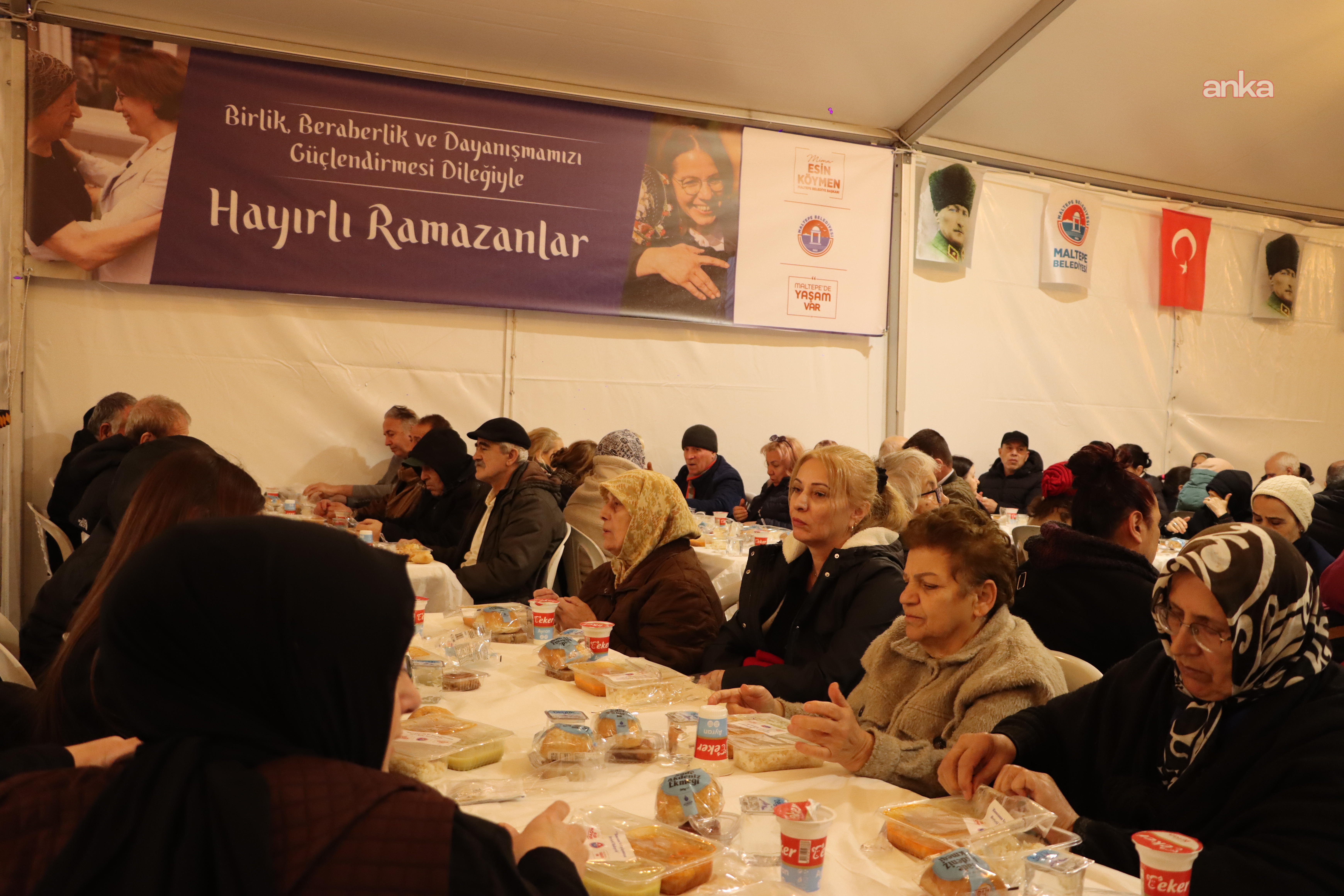 Maltepeliler, her akşam iftar çadırında aynı sofrayı paylaşıyor