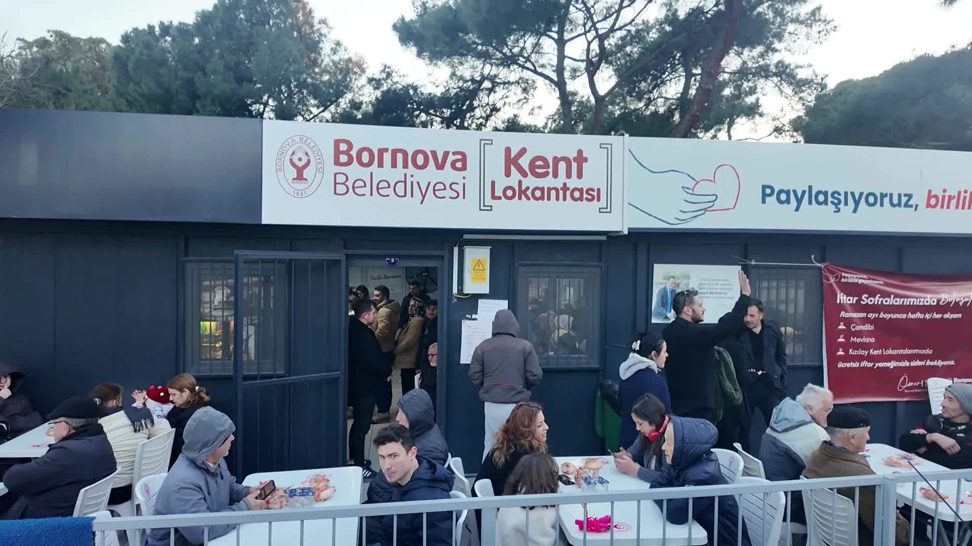 Bornova Belediye Başkanı Eşki iftarda vatandaşlarla bir araya geldi: "Amacımız dayanışmayı büyütmek"