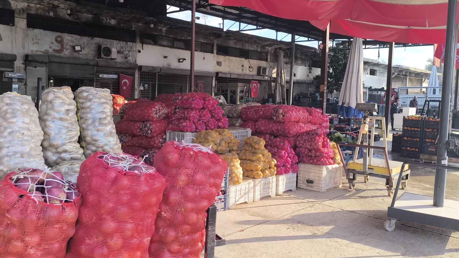 Mazot zammına tepki gösteren hâl esnafı: "Ürünlerin hepsine zam geldi"