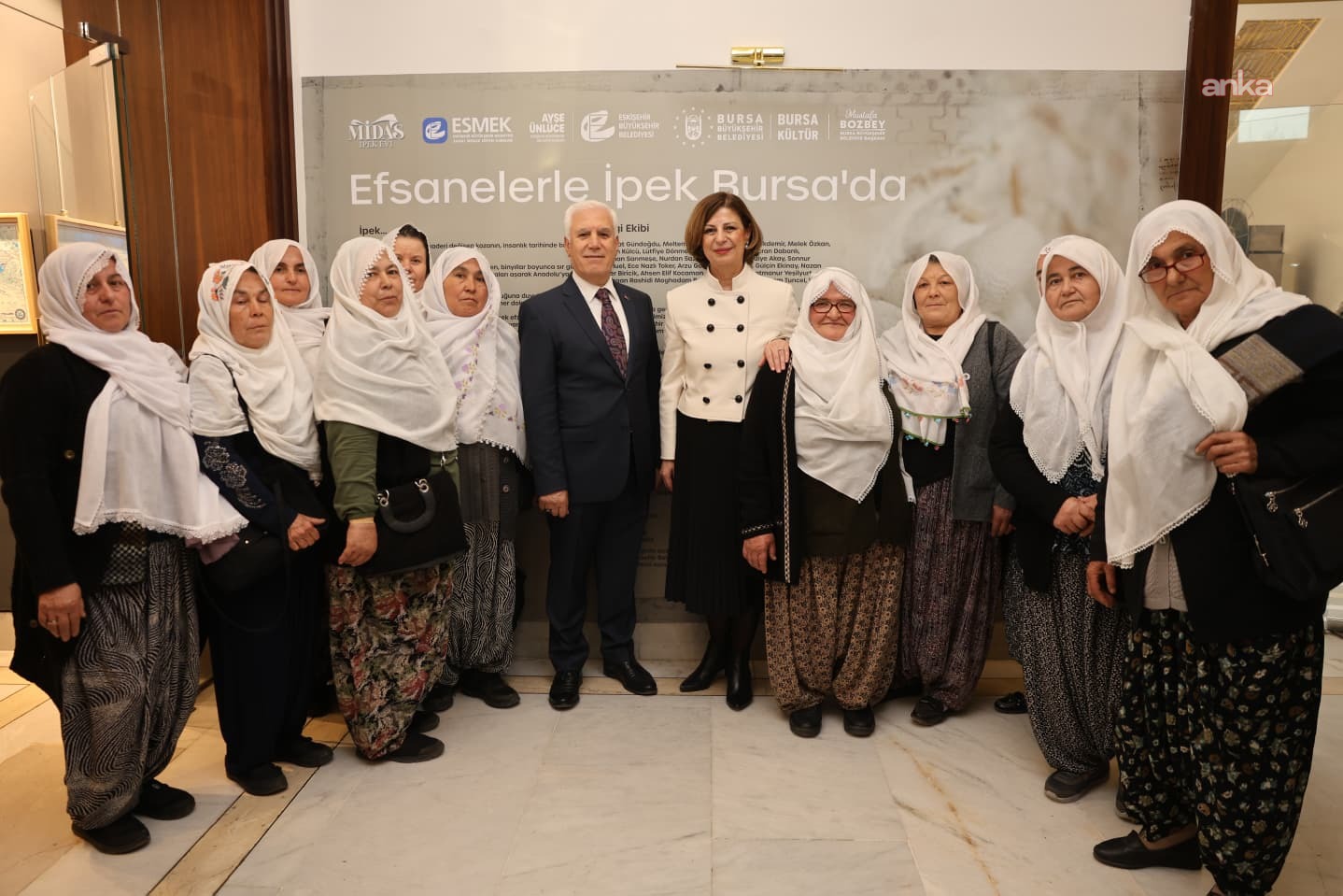 "Efsanelerle İpek" sergisi Bursa’da sanatseverlerle buluştu