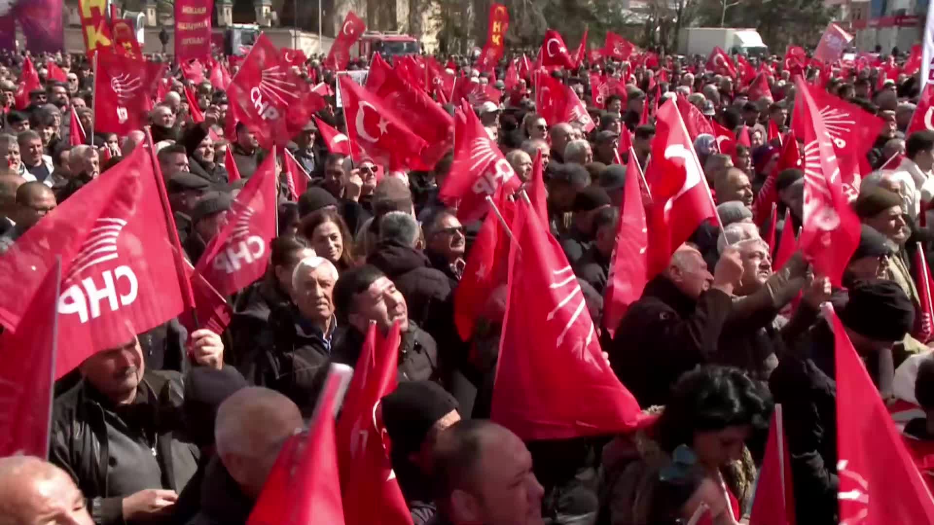 CHP'nin "Millet İradesine Sahip Çıkıyor" mitingi... İmamoğlu: "Davanın canlı yayınlanmasından da kaçtılar, çünkü çok korkuyorlar"