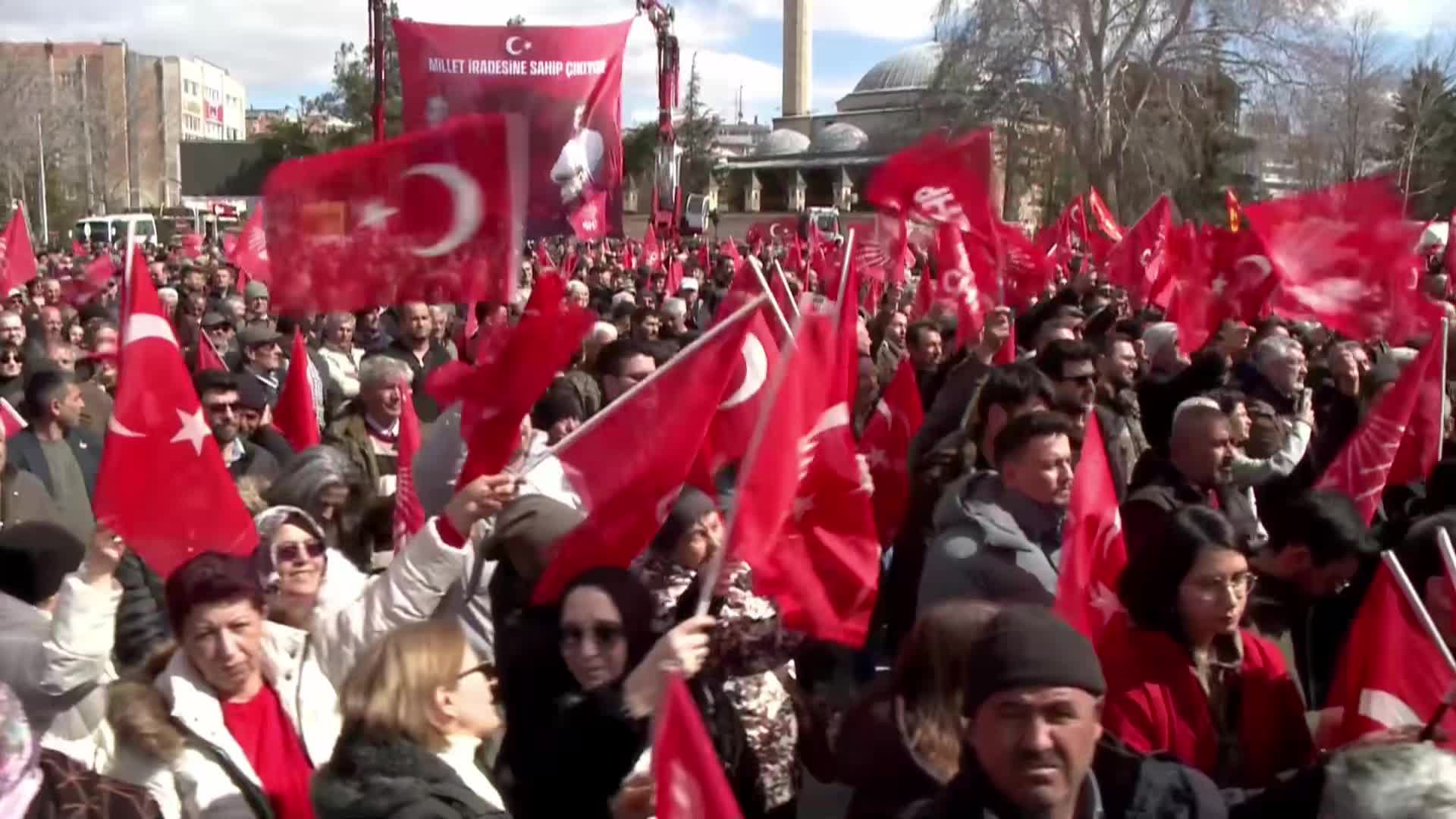 CHP'nin "Millet İradesine Sahip Çıkıyor" mitingi... Özgür Özel: Bu meydan Atatürk’ten emanet Cumhuriyet'in en büyük kazanımı olan sandık ve seçme hakkına sahip çıkmaya gelmiştir