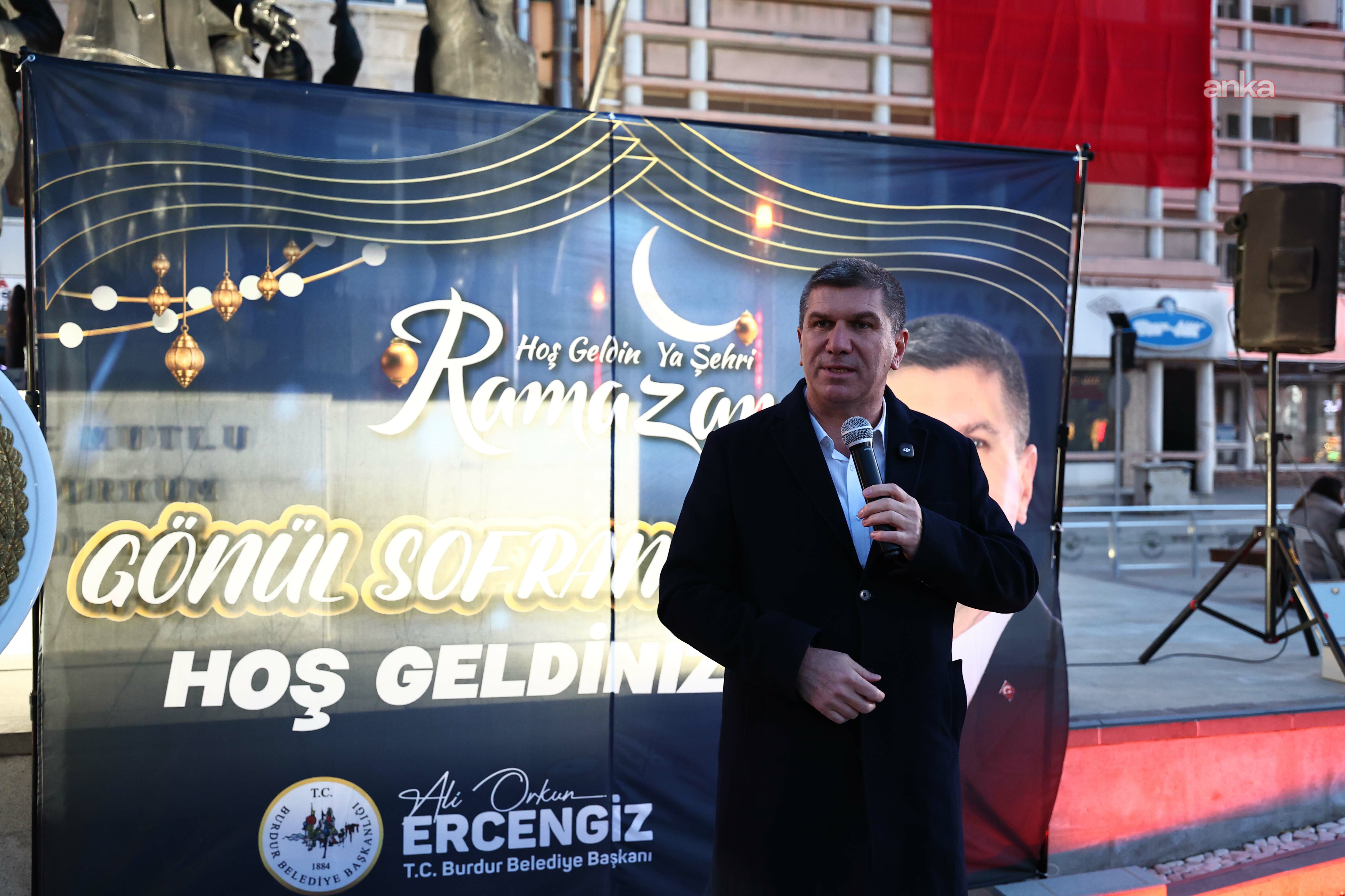 Burdur'da Gönül Sofrası, Cumhuriyet Meydanı’nda kuruldu