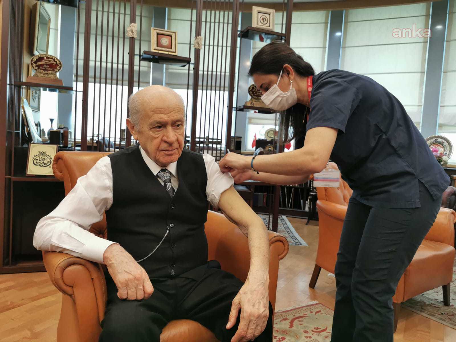 CUMHURBAŞKANI ERDOĞAN VE BAHÇELİ, KORONAVİRÜS AŞISININ İKİNCİ DOZUNU YAPTIRDILAR