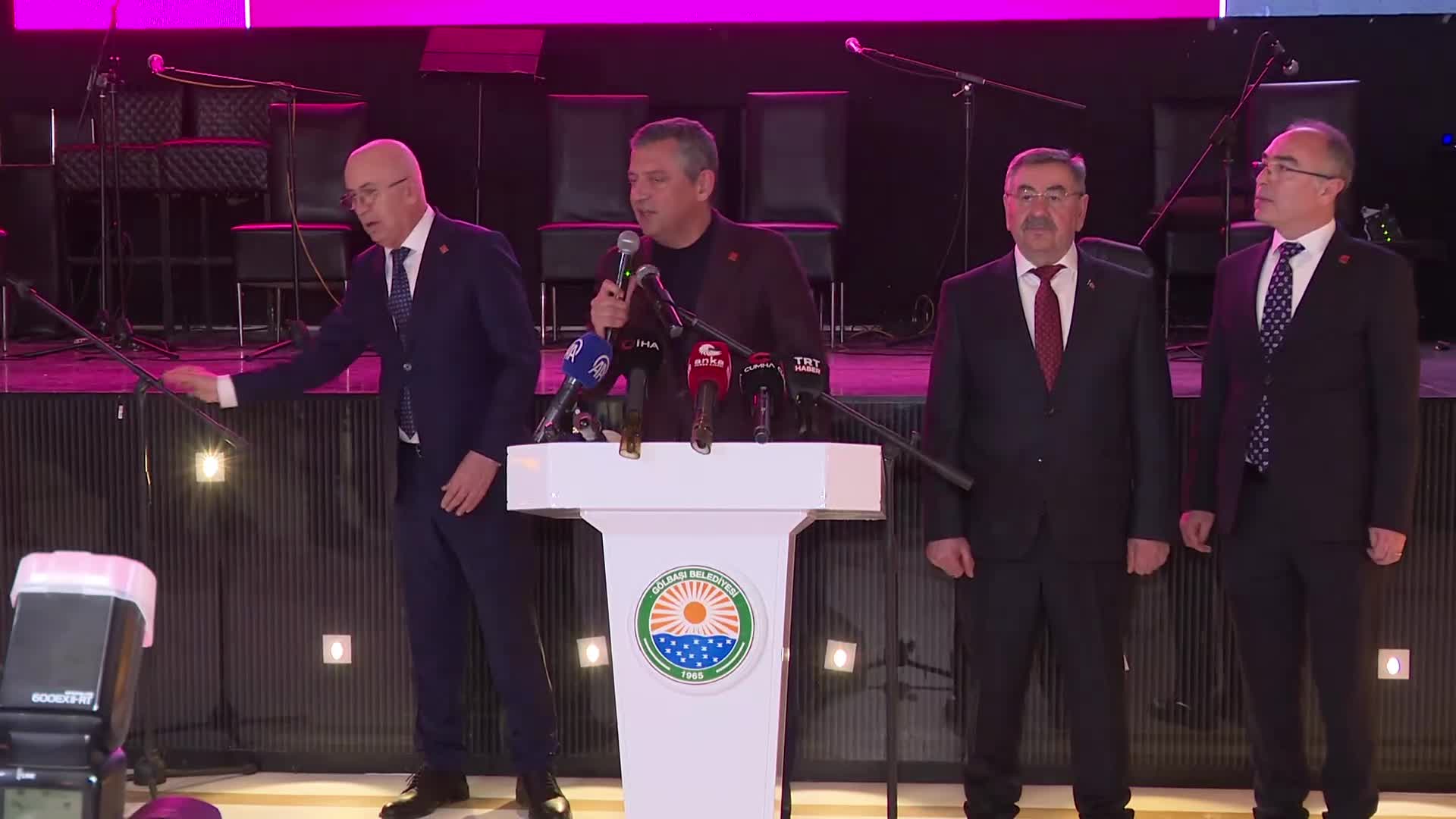 Özgür Özel: "Türkiye’yi derhal o masadan kalkmaya, İsrail’in yanında değil karşısında durmaya davet ediyoruz"