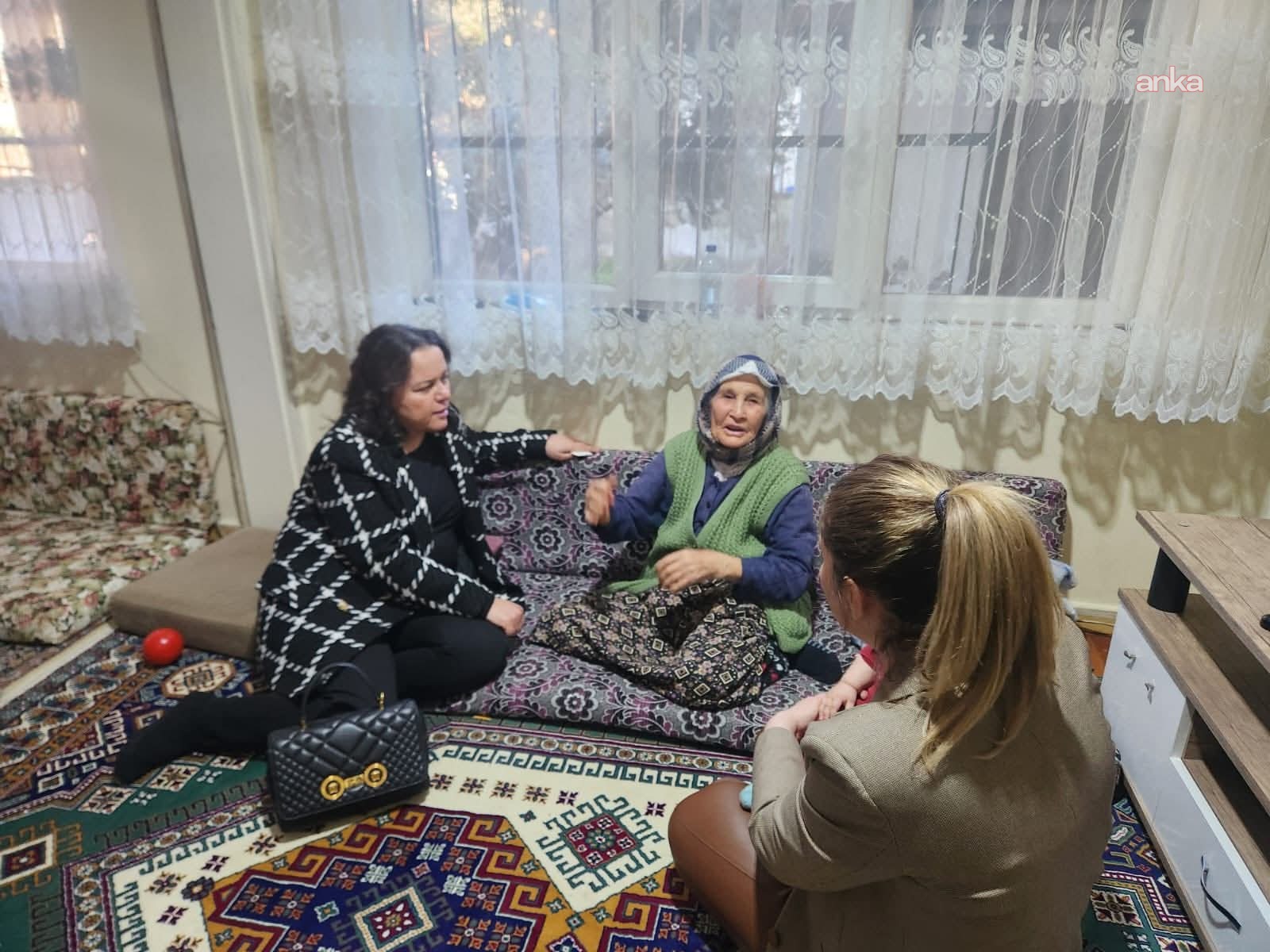 CHP Denizli Kadın Kolları Başkanı Kocabay’dan AK Partili Ök'e eleştiri: "2 bin avroluk çanta ile vatandaşla iç içe değilsiniz"