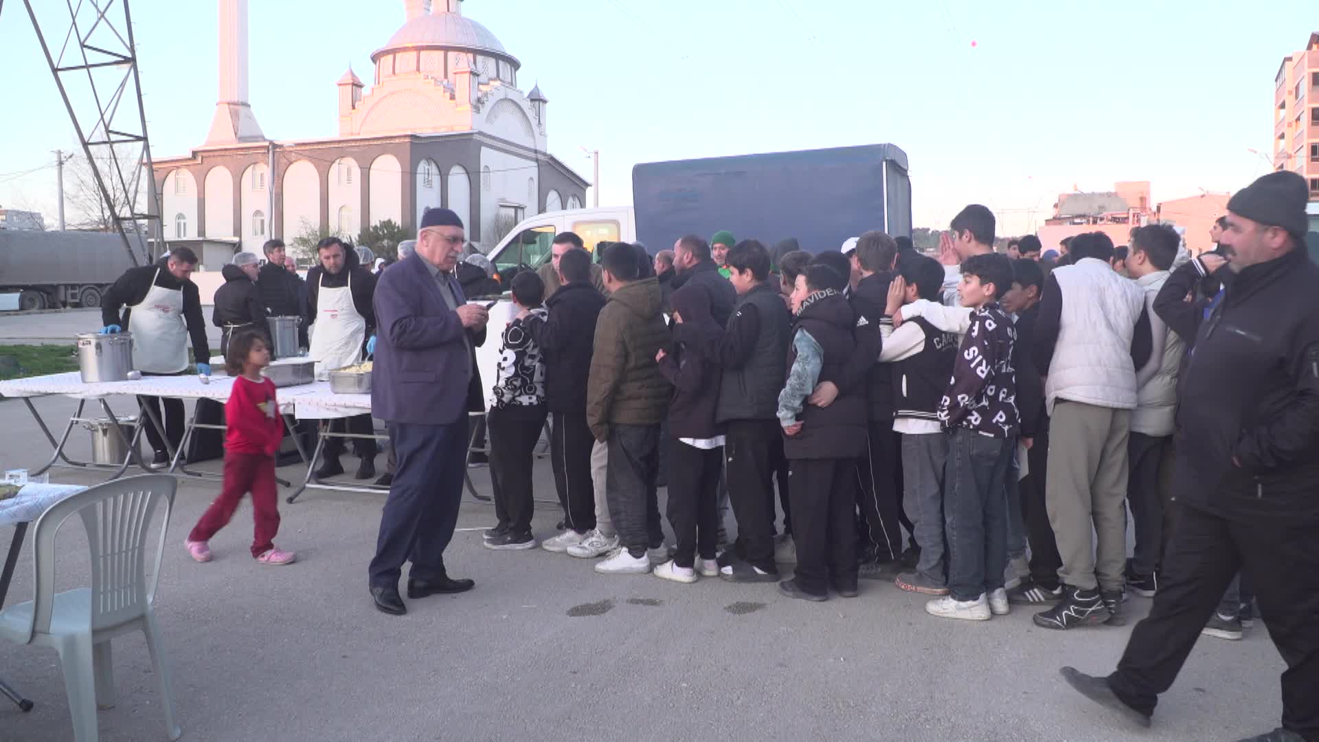 Osmangazi Belediyesi’nin iftar sofrası, Geçit Mahallesi’nde kuruldu