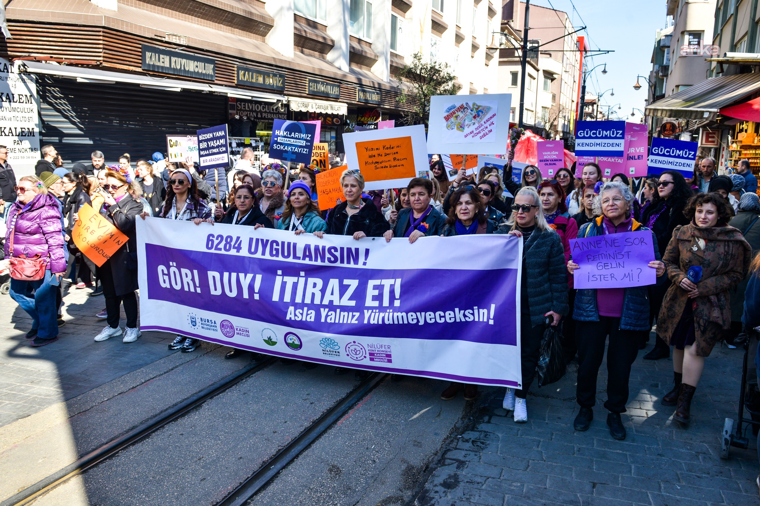 Bursa'da kadınlar, 8 Mart'ta eşitlik ve dayanışma için yürüdü
