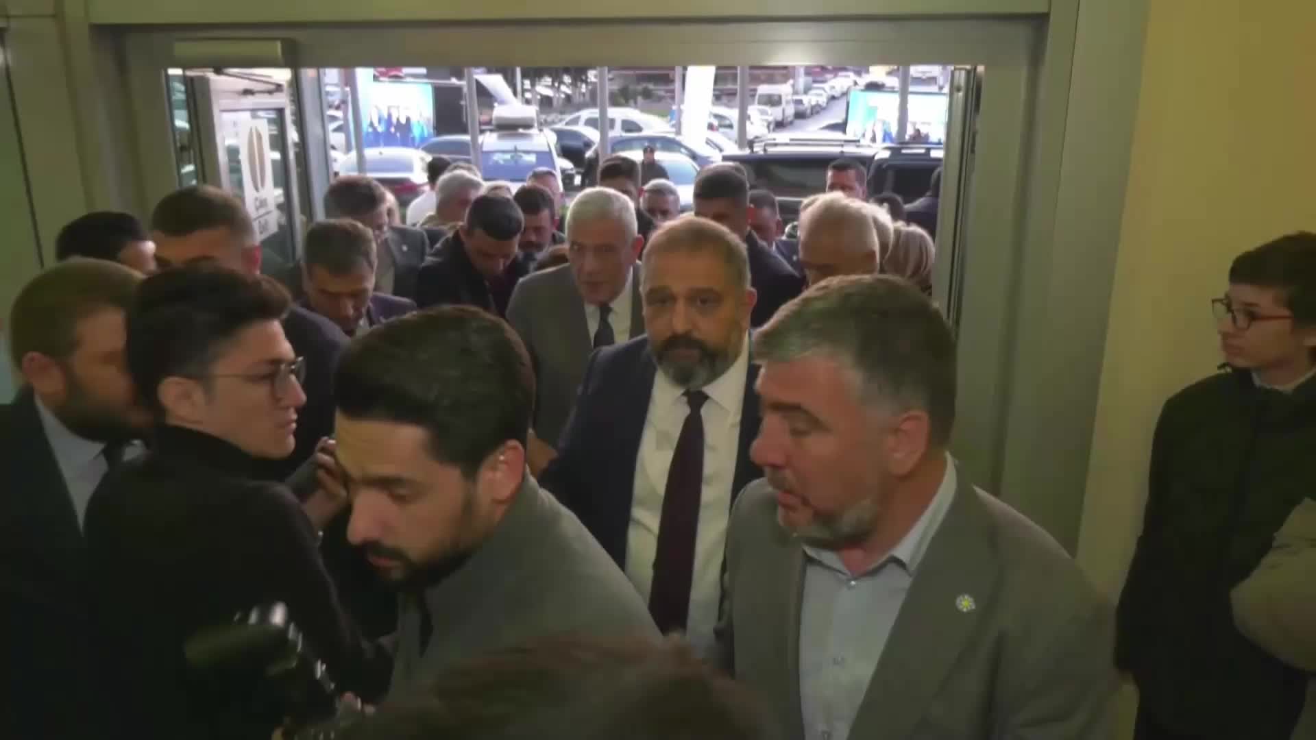 Müsavat Dervişoğlu: "İYİ Parti'nin hedefi bu ülkeyi yönetmektir, bayrağı İstanbul'dan kaldırıyorum"