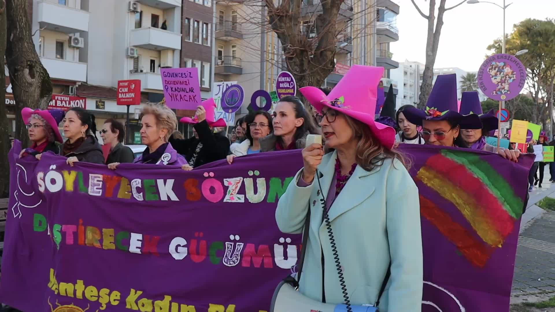 Muğla’da kadınlar “Yaşam, özgürlük” sloganıyla yürüdü