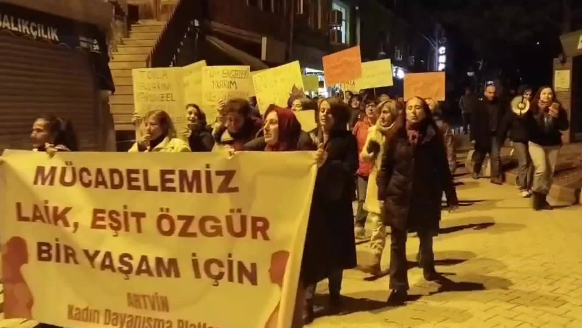 Artvin'de "8 Mart" yürüyüşü