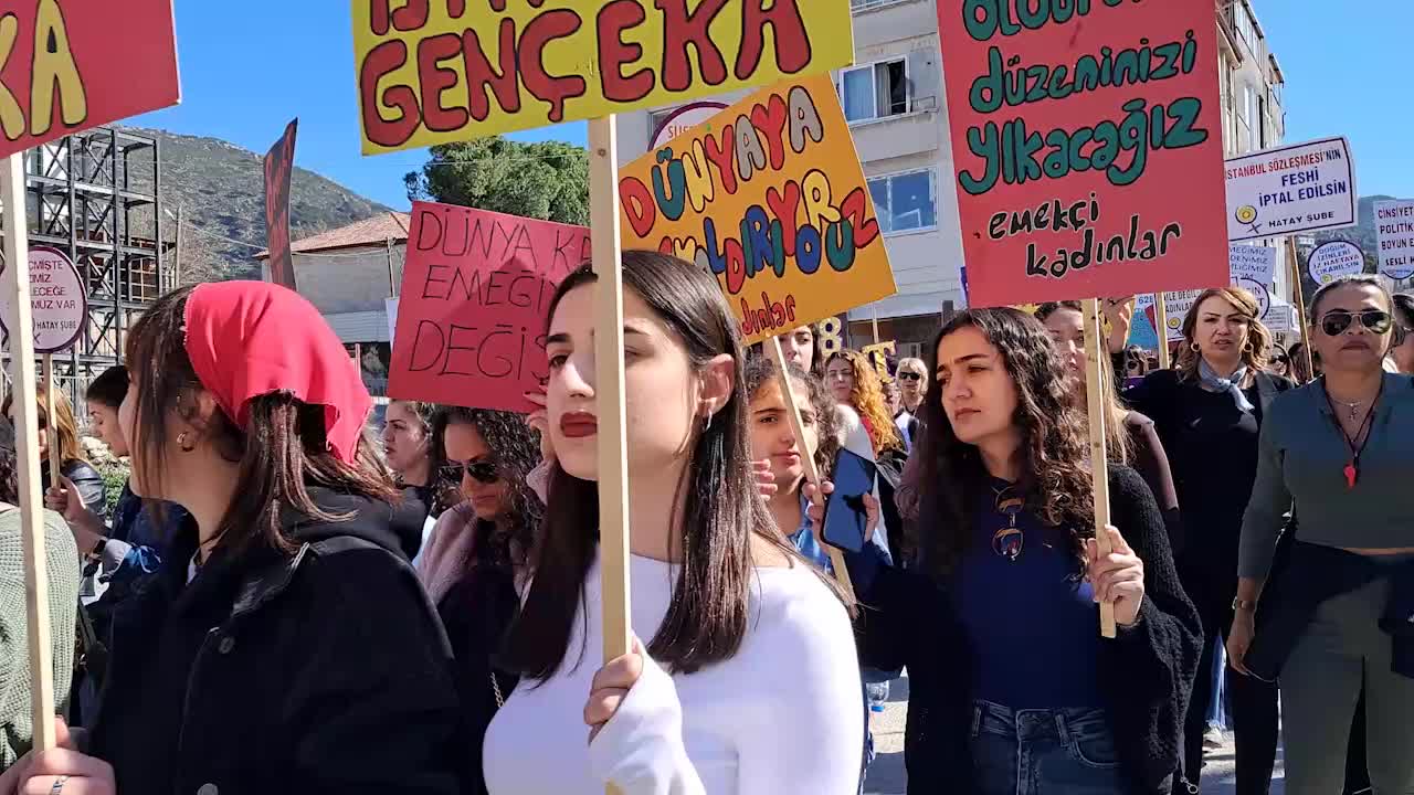 Hatay'da kadınların 8 Mart yürüyüşü: Özgürlüğümüz için mücadele etmekte kararlıyız