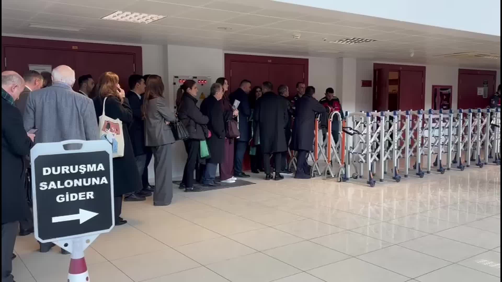 Ekrem İmamoğlu'nun da arasında bulunduğu 402 sanıklı İBB Davası başlıyor