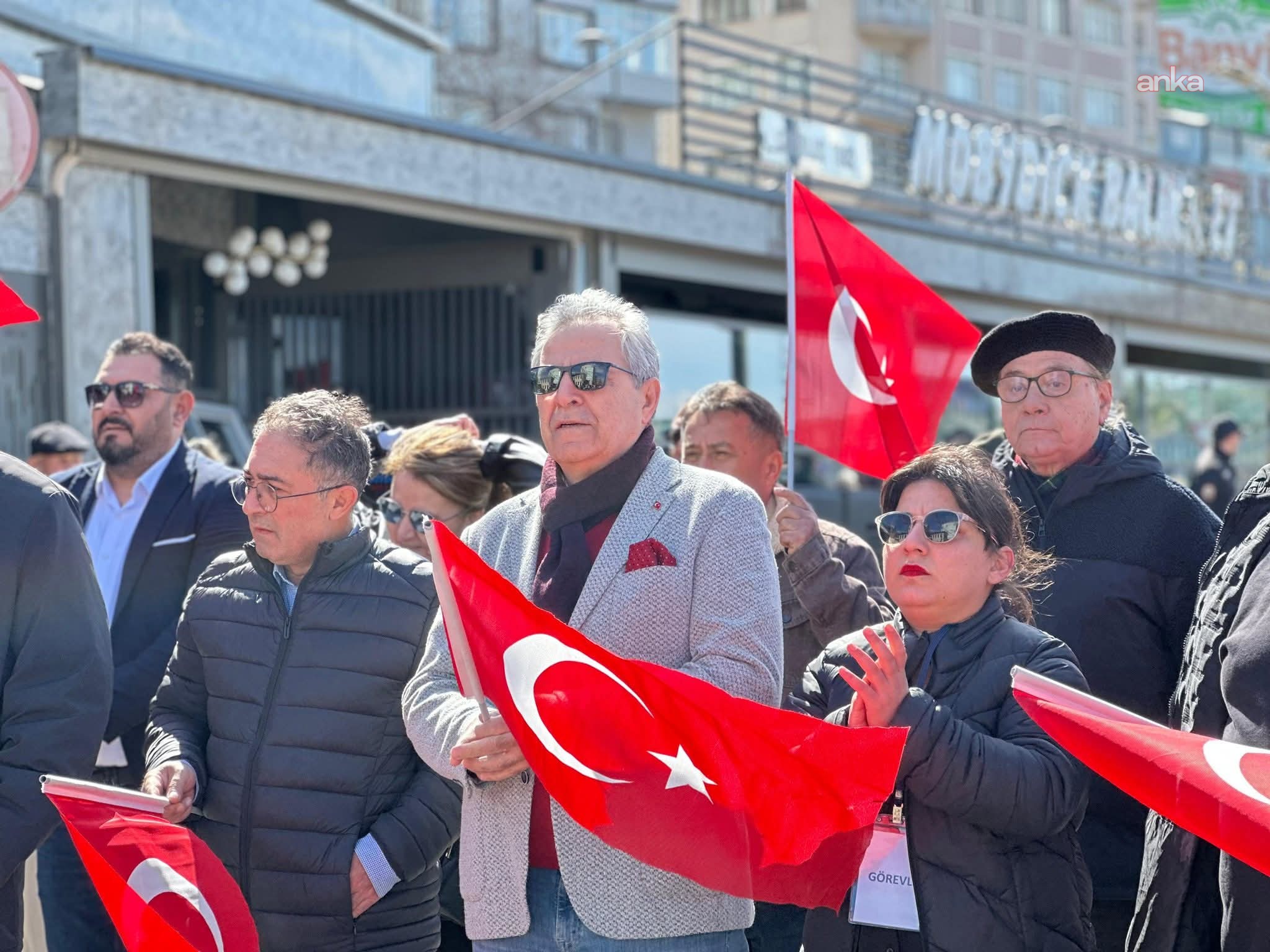 Bandırma Belediye Başkanı Mirza, 8 Mart'ta kadınlarla birlikte yürüdü
