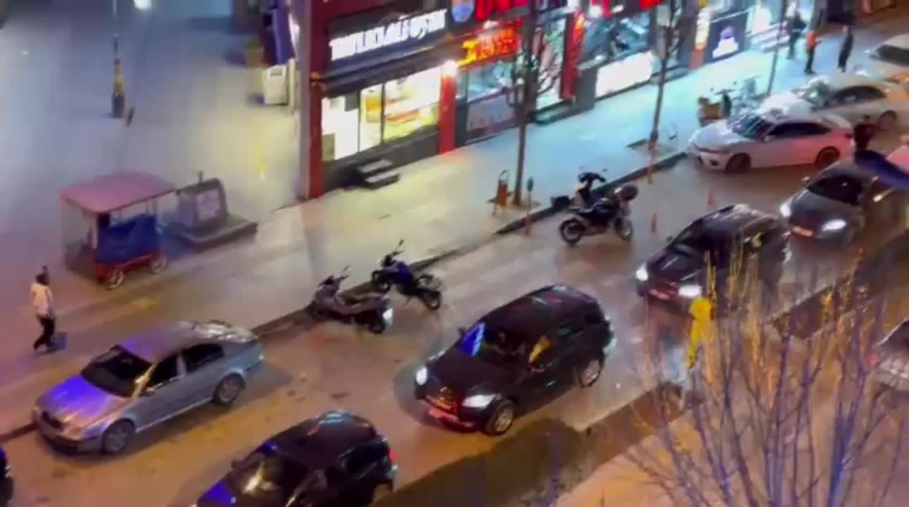 Çorum'da modifiye araç sürücüleri trafik cezalarını protesto etti