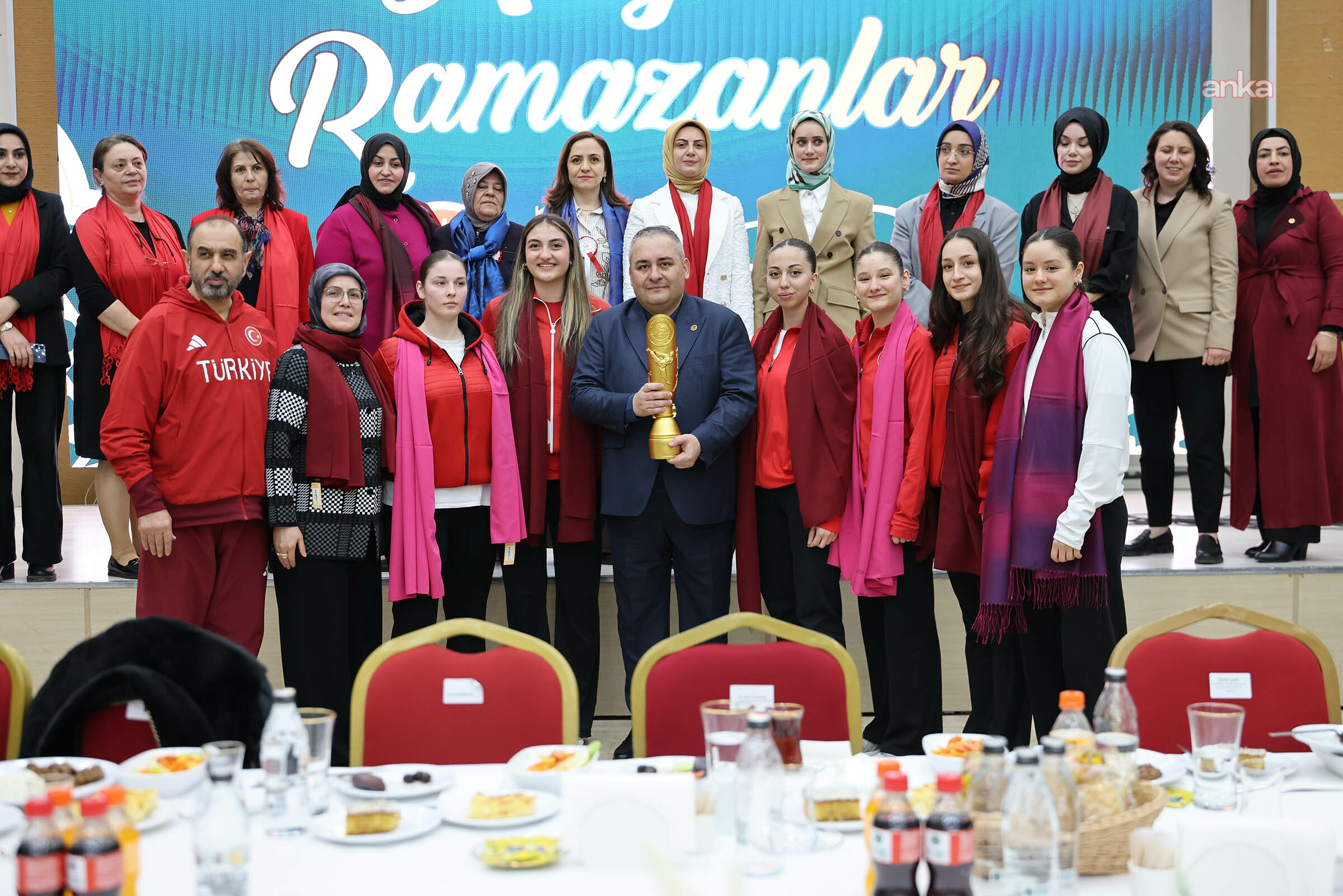 Keçiören Belediye Başkanı Özarslan, kadınlarla iftarda bir araya geldi
