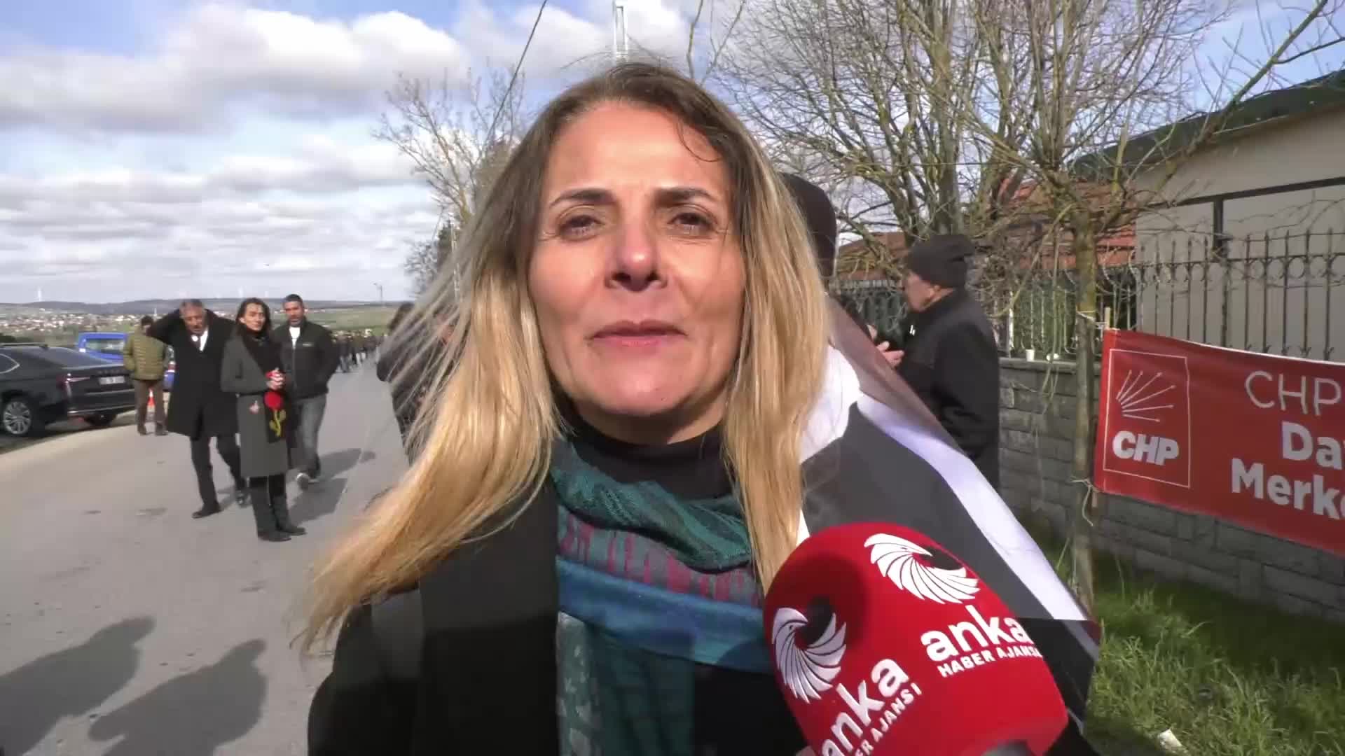 İBB Davası başladı... Marmara Cezaevi önündeki bir vatandaş: "Tutsak olan tüm yol arkadaşlarımızın, tüm belediye başkanlarımızın arkasındayız"