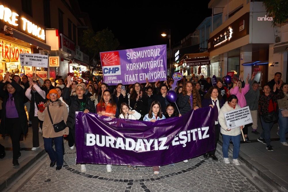 Çeşme’de 8 Mart, “Buradayız, Eşitiz, Birlikteyiz” temalı etkinliklerle kutlandı