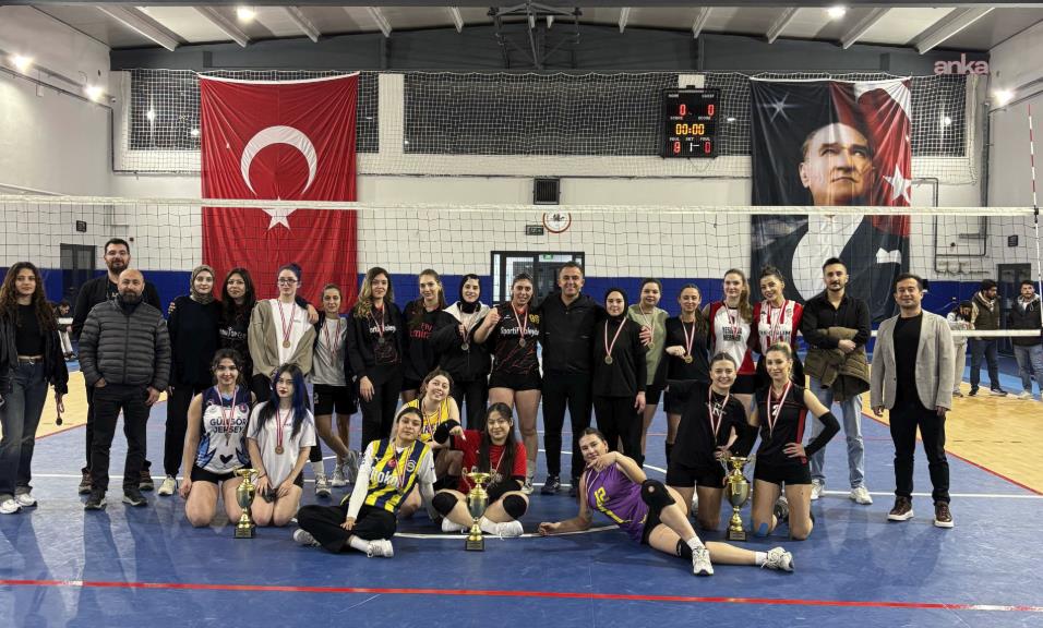 Burdur'da "8 Mart Kadınlar Günü Voleybol Turnuvası" sona erdi