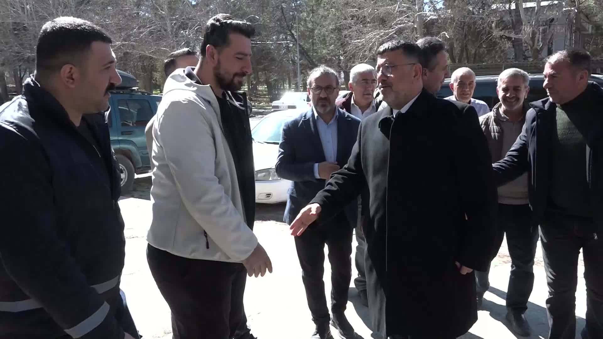 Veli Ağbaba Şeker-İş Malatya Şubesi’nde konuştu: “Özelleştirmeler işçiye değil, bir grup azınlığa yaradı”