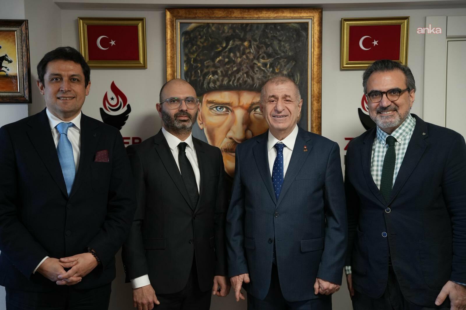 Ümit Özdağ duyurdu: Üç profesör Zafer Partisi’ne katıldı