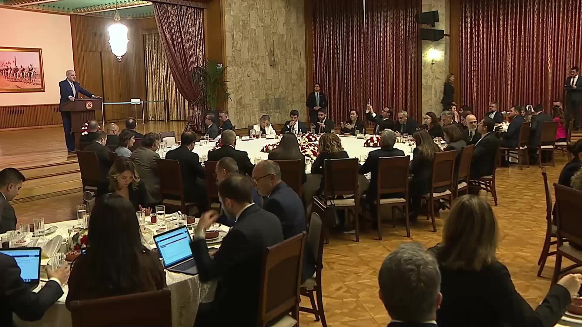 Numan Kurtulmuş'un TBMM'de parlamento muhabirlerine iftar yemeği... Kurtulmuş: Bölgeyi çekmeye çalıştıkları bu türbülansın içine Türkiye, asla çekilemeyecektir