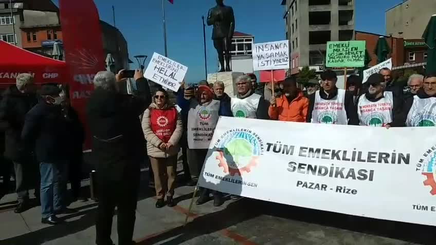 Emekliler Rize Pazar’da sokağa çıktı: Emeklileri yok sayanları biz de yok sayacağız