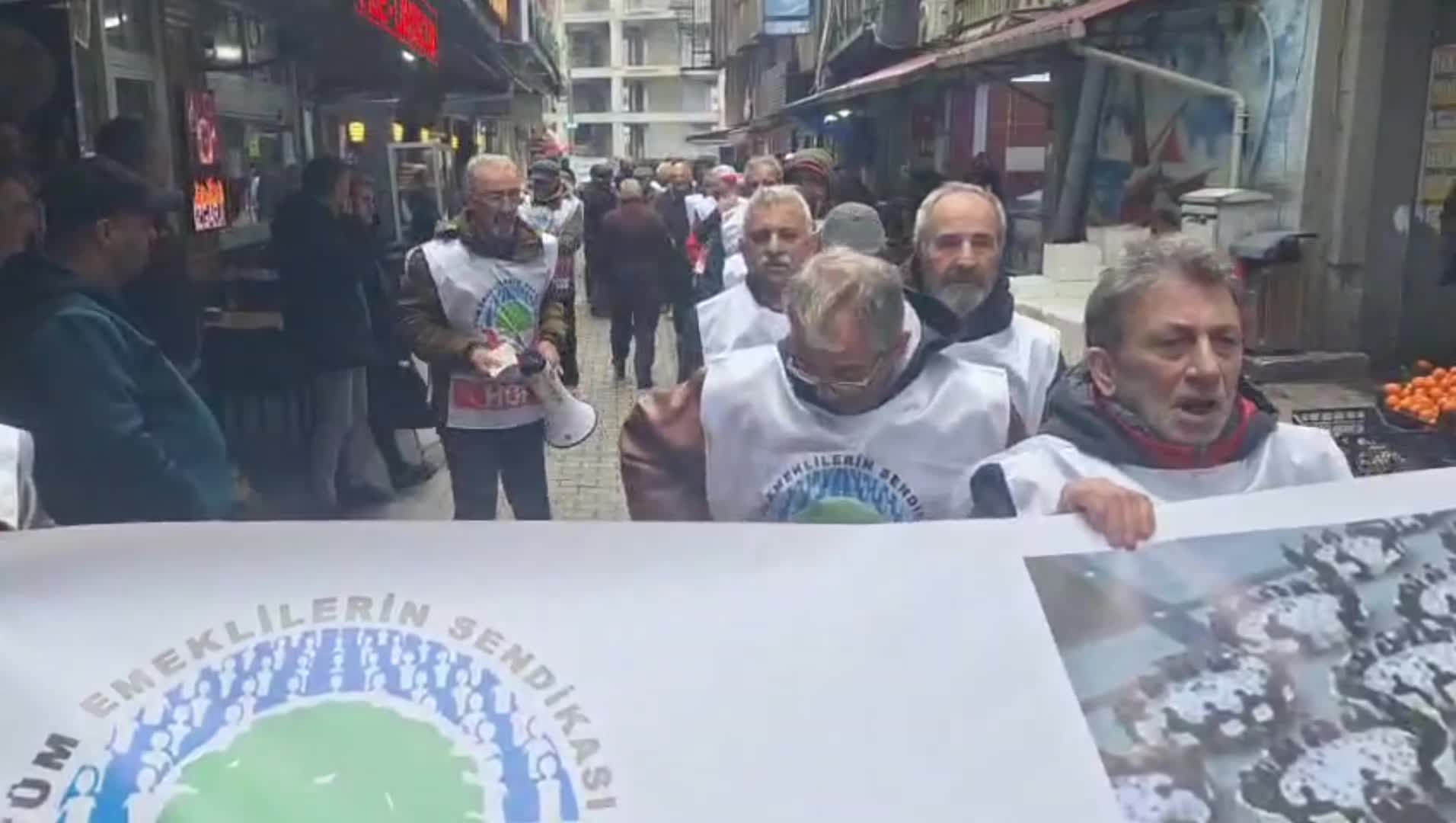 Artvin Hopa’da emekliler yürüdü: Ekonomik krizin faturası emeklilere kesilemez