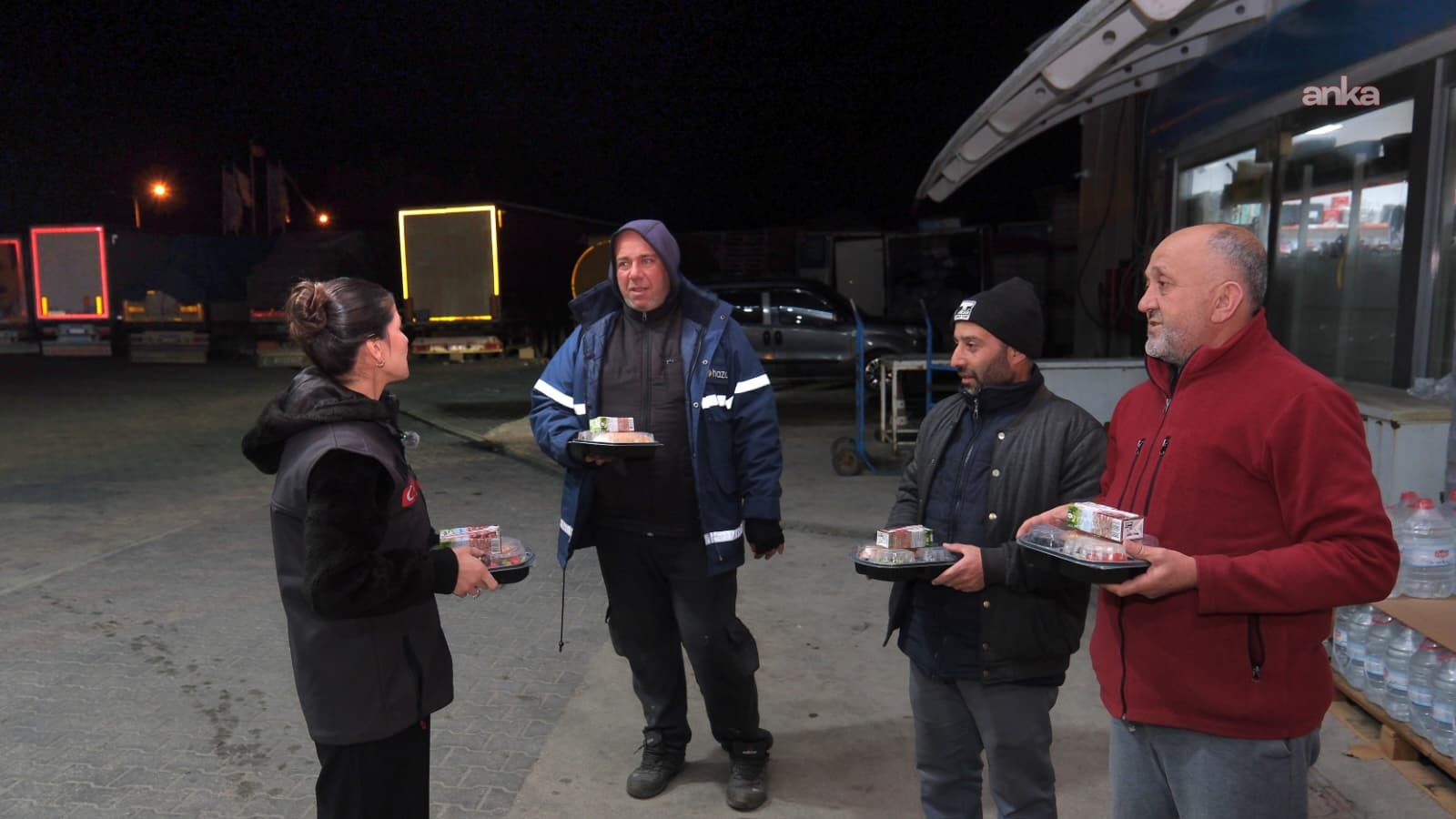 Ceyhan Belediye Başkan Vekili Yıldız’dan gece mesaisindeki vatandaşlara sahurluk ikramı