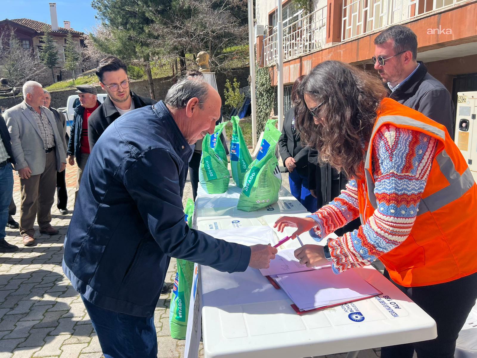 Antalya Büyükşehir Belediyesi'nden Aksekili üreticilere "bordo bulamacı" desteği