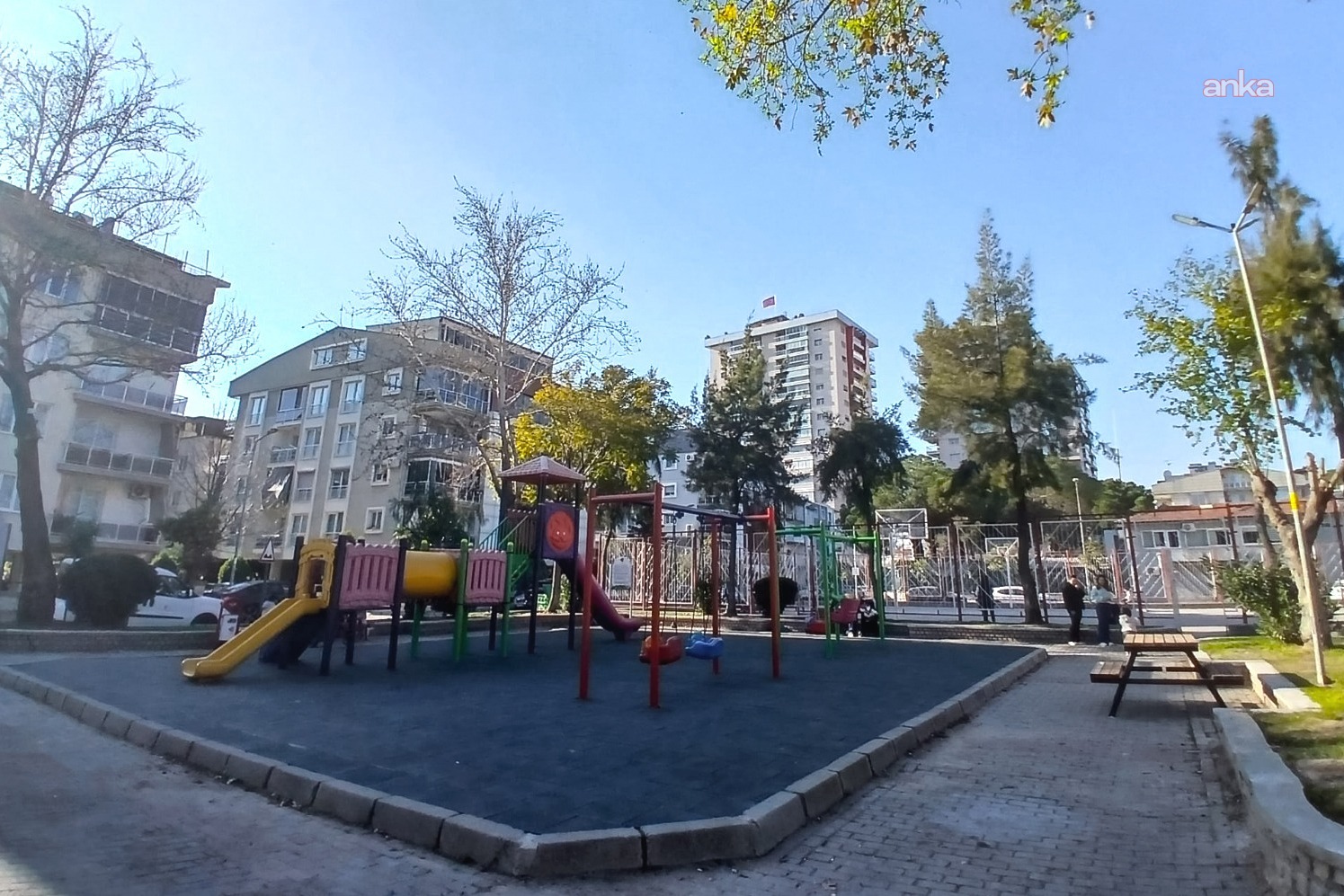Efeler Belediyesi'nden M. Doğan Uluergüven Parkı’nda yenileme çalışması