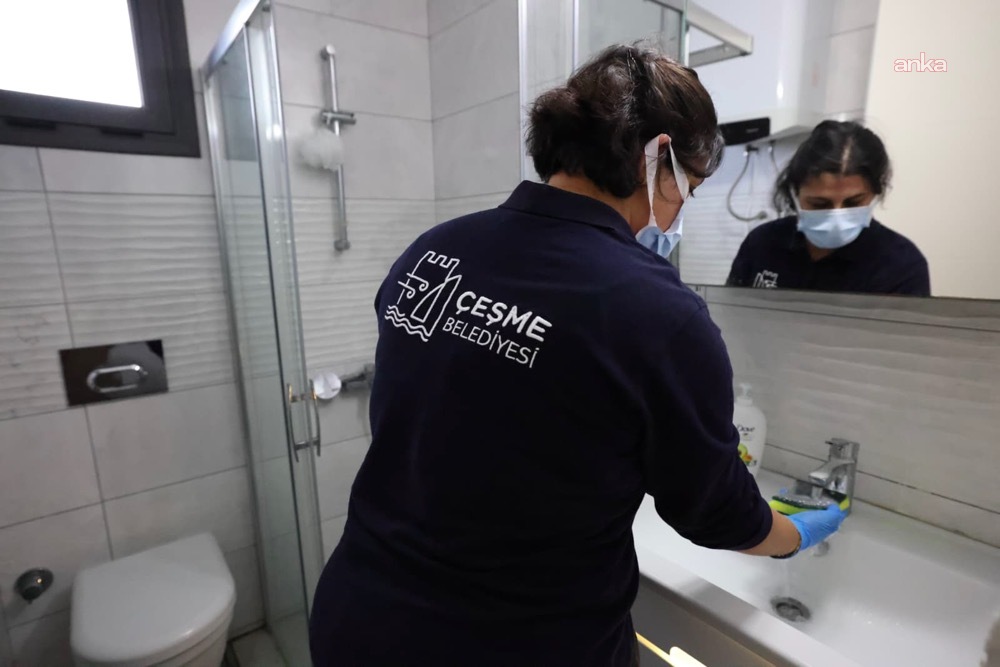 Çeşme Belediyesinden bayram öncesi ev temizliği ve kişisel bakım hizmeti
