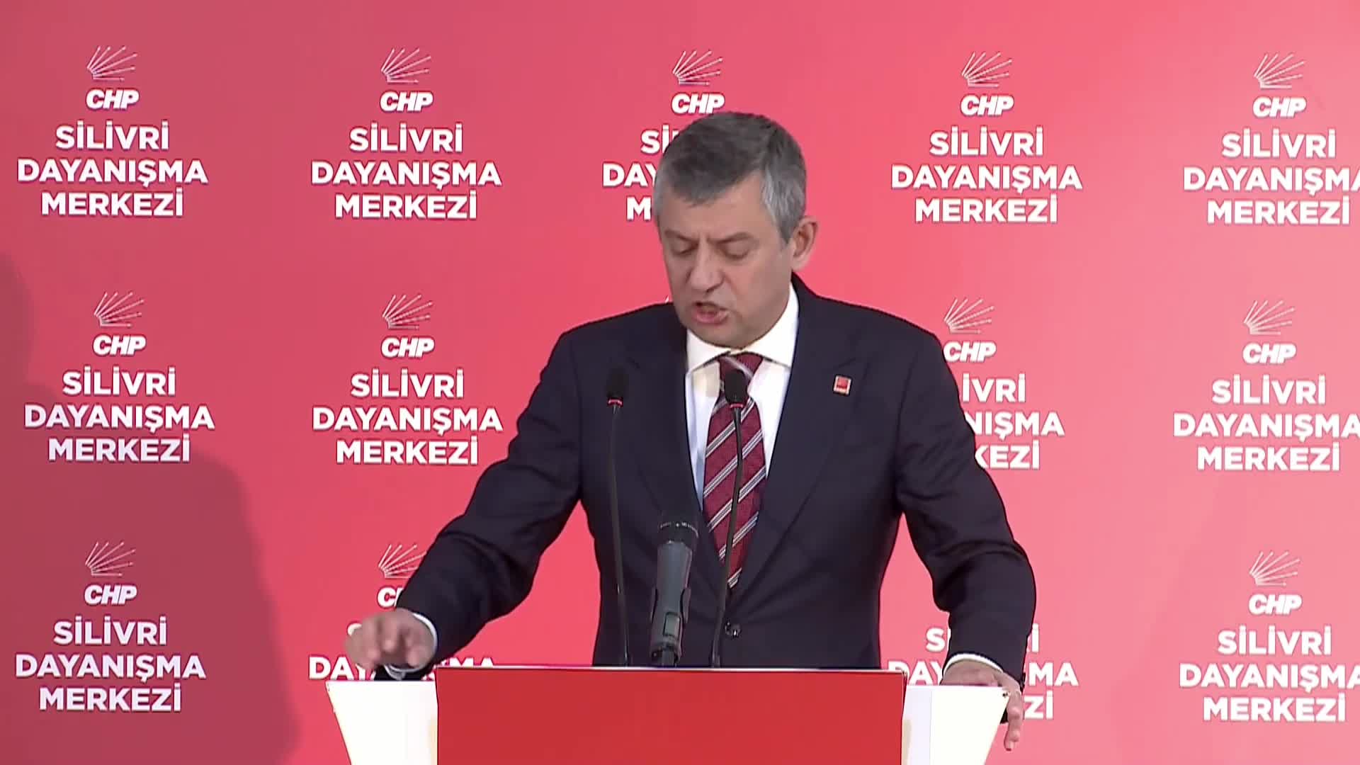 CHP Grup Toplantısı... Özgür Özel: “Bölgenin lideri olacak bir parti varsa biz burada hazırız. Cumhurbaşkanı lazımsa sizinkiler yargılıyor, onu oradan çıkaracağız, iktidarın başına getireceğiz”