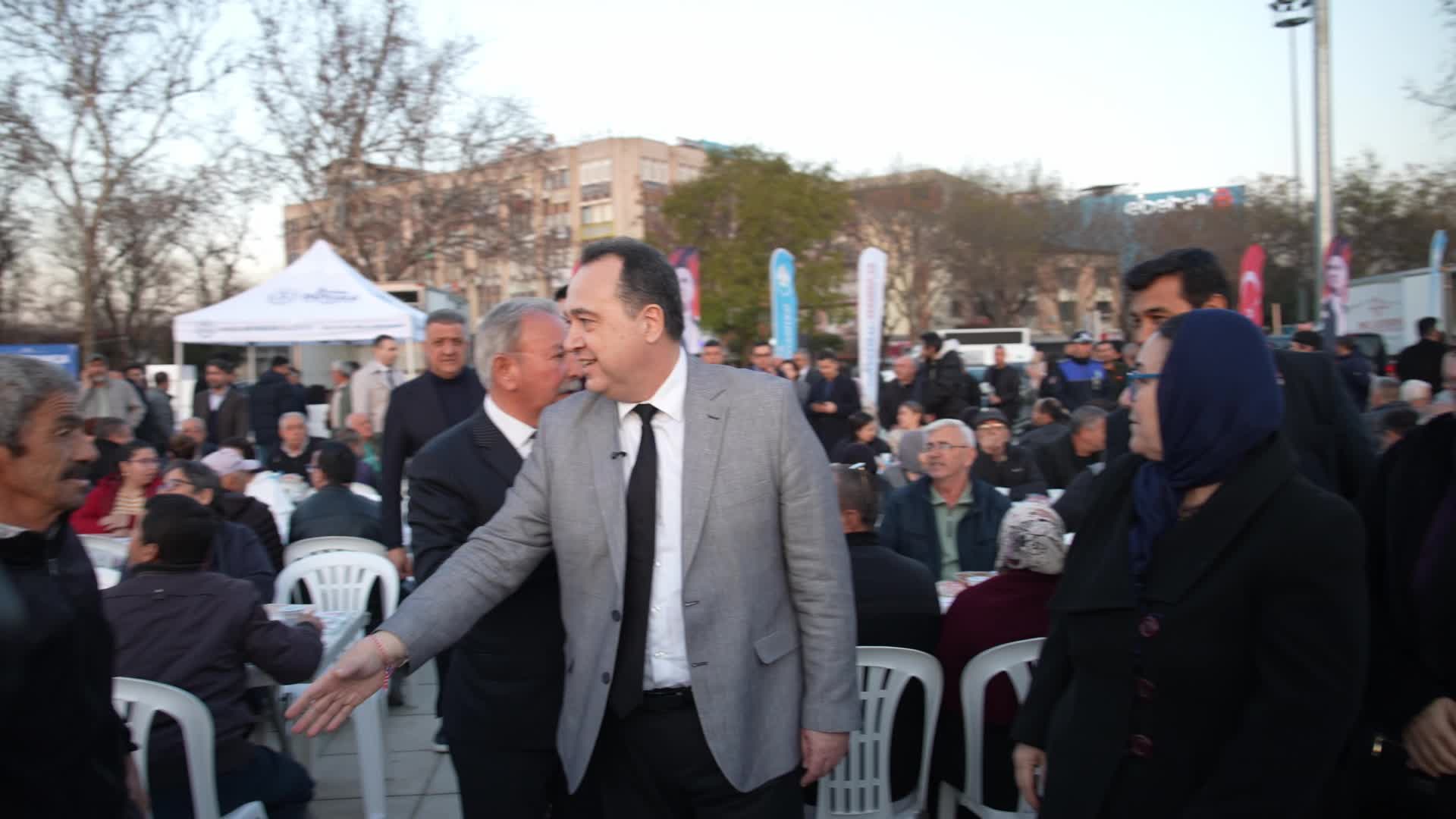 Manisa Salihli’de binlerce vatandaş iftar sofrasında buluştu
