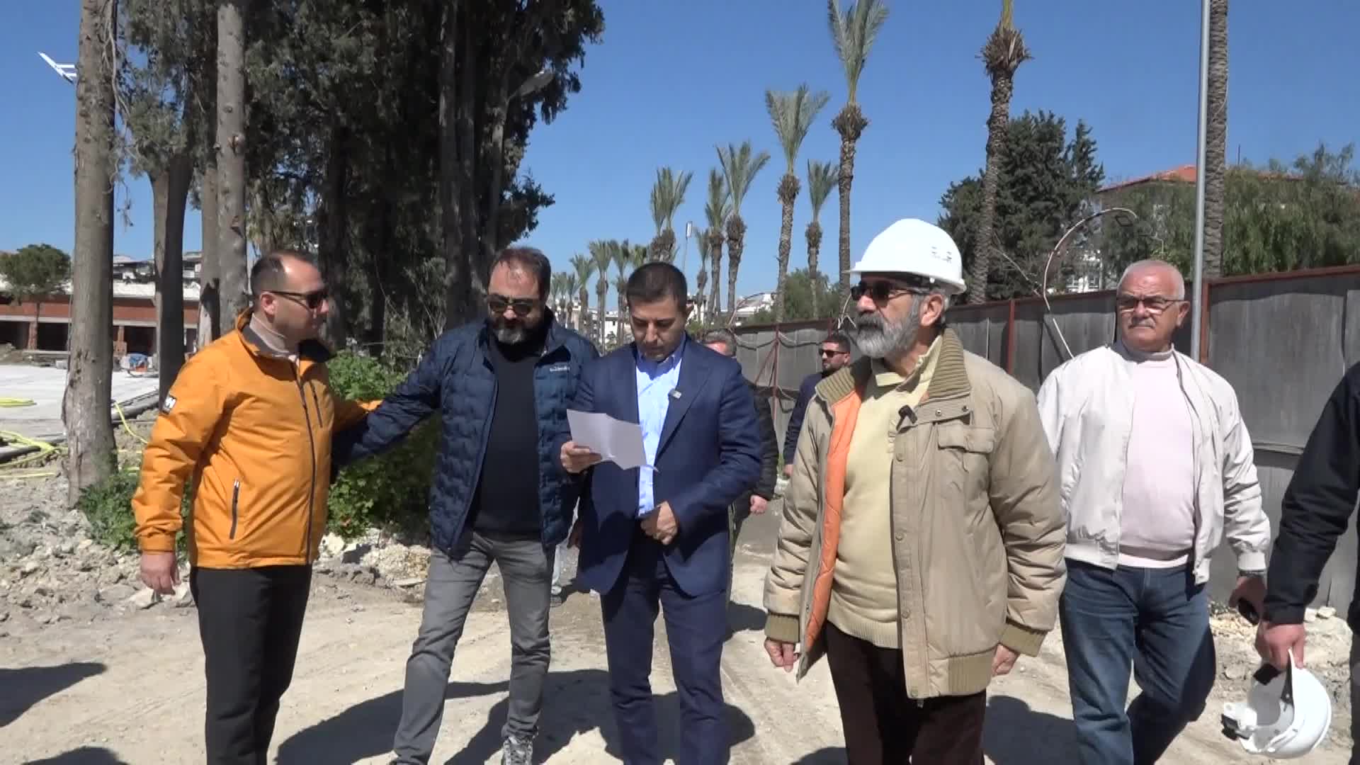 Kuşadası Lütfi Suyolcu Kent Meydanı açılış için gün sayıyor