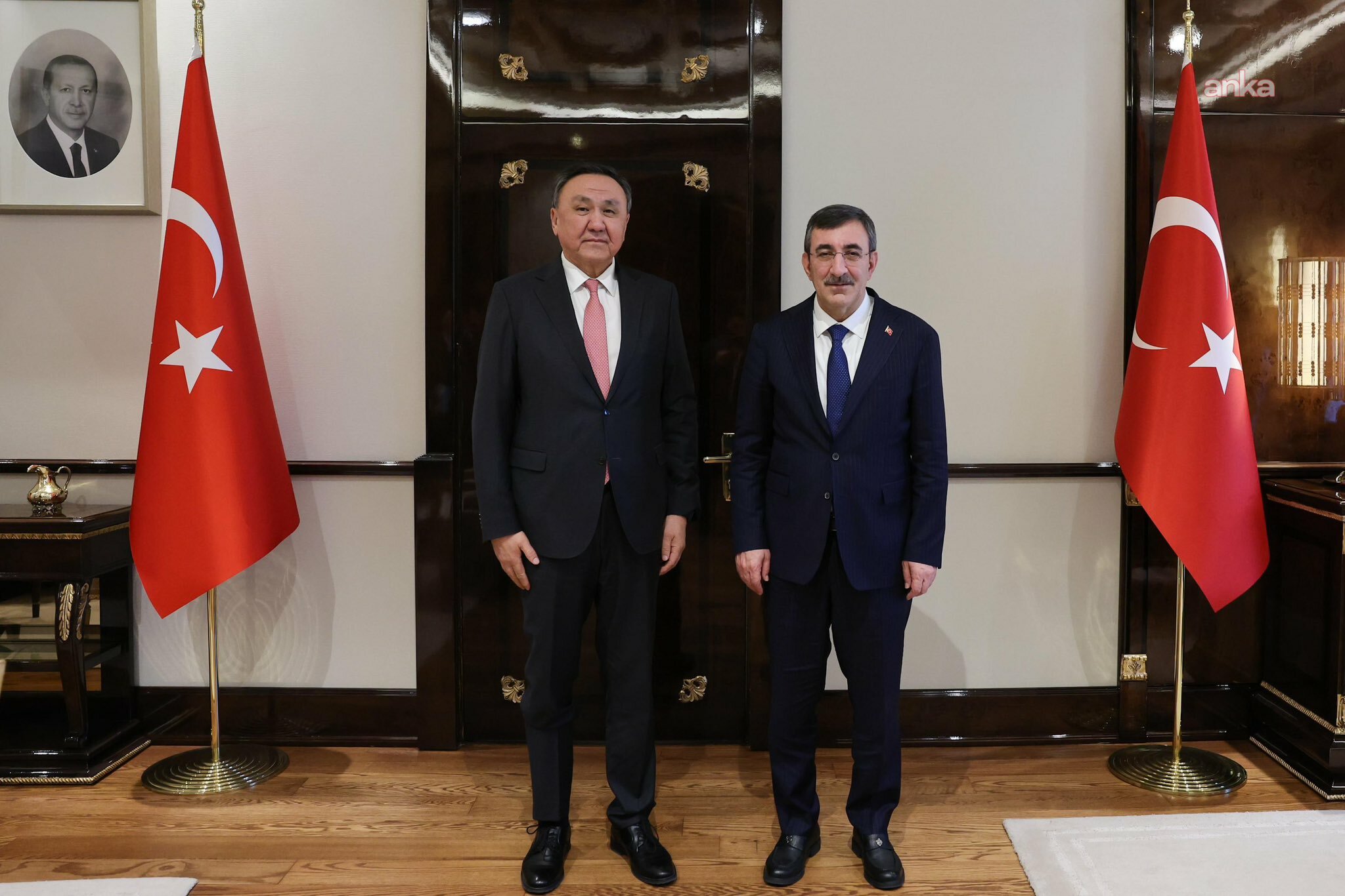 Cevdet Yılmaz, TDT Genel Sekreteri Ömüraliyev ile bir araya geldi
